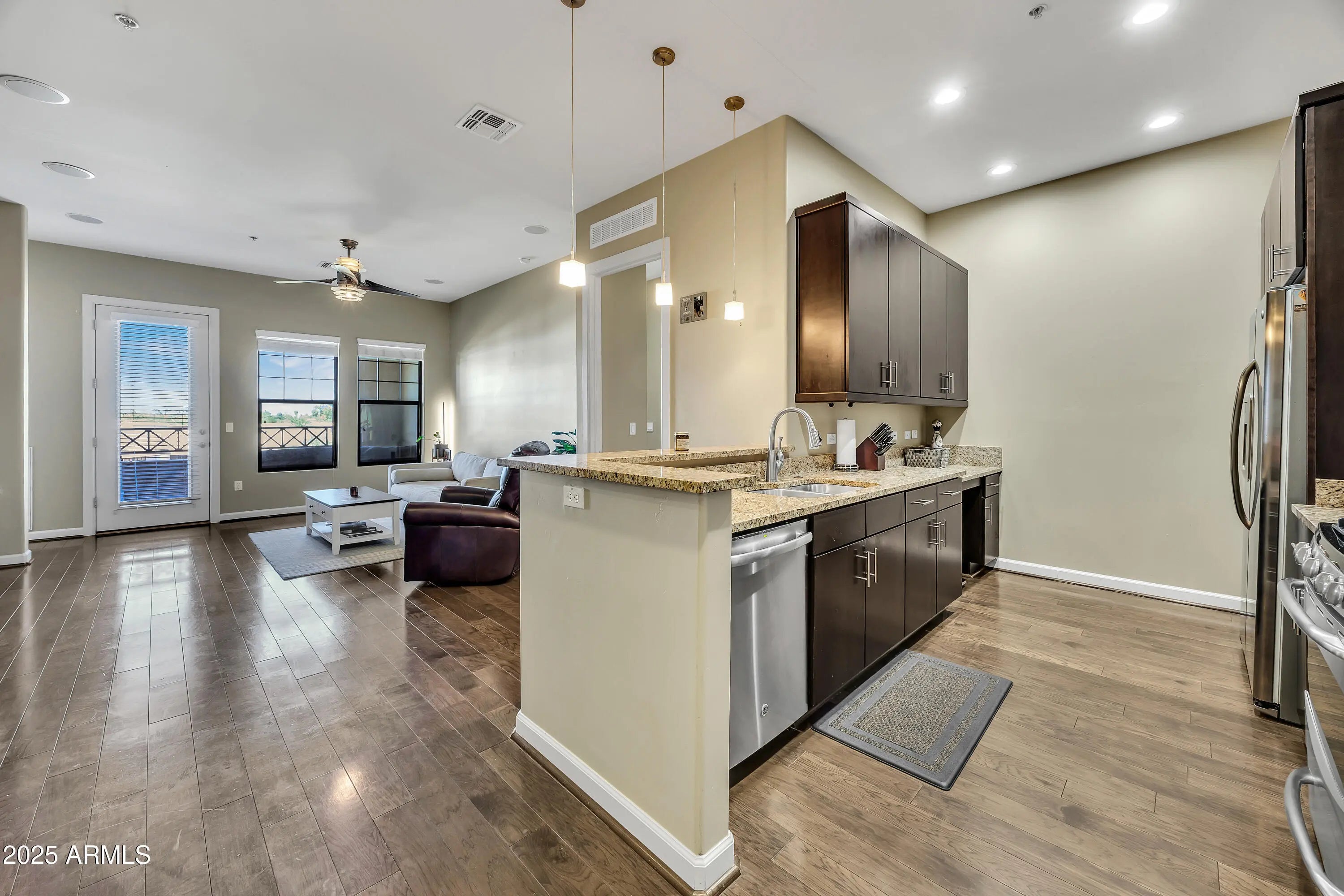 Photo of Listing #6937405