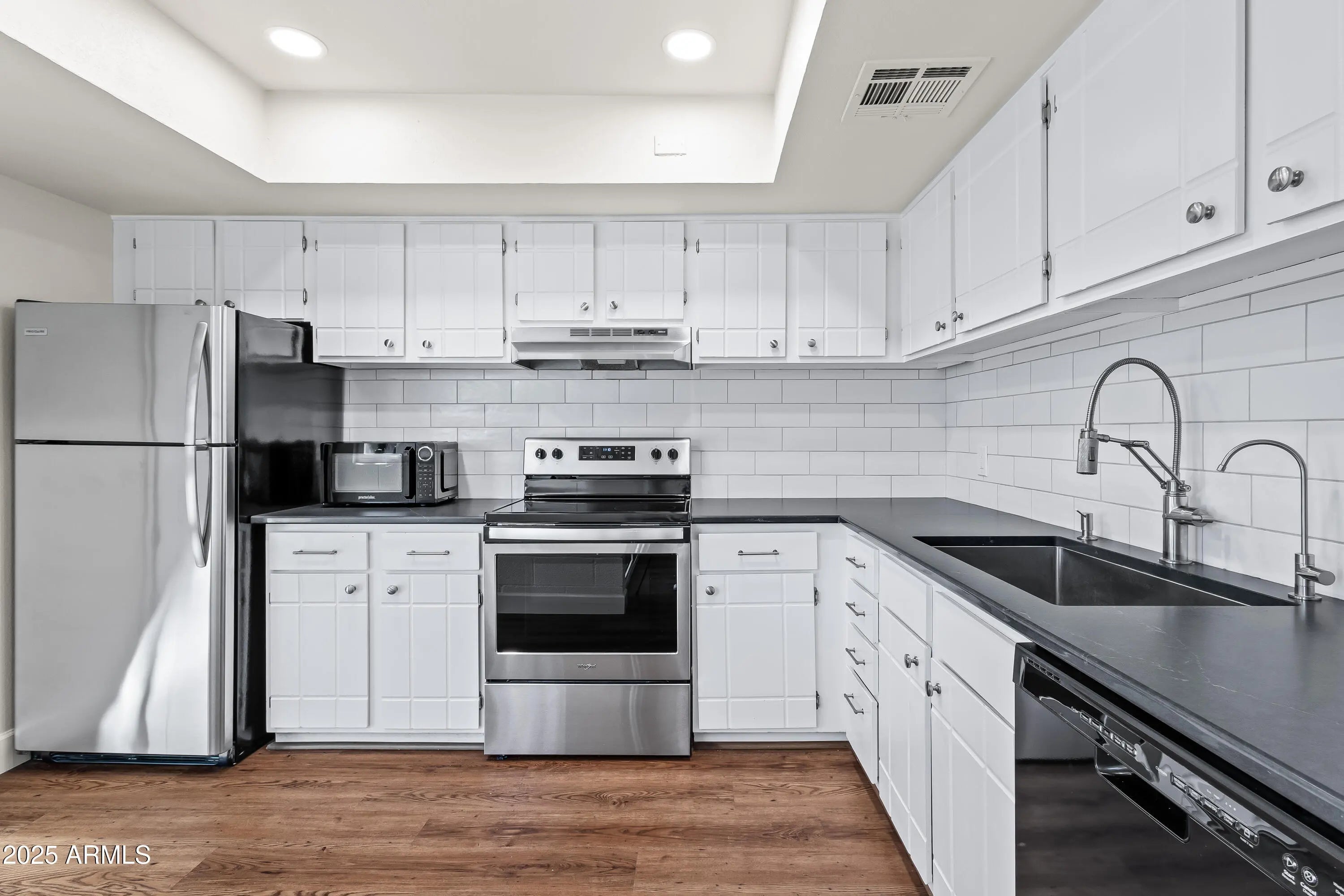 Photo of Listing #6934912