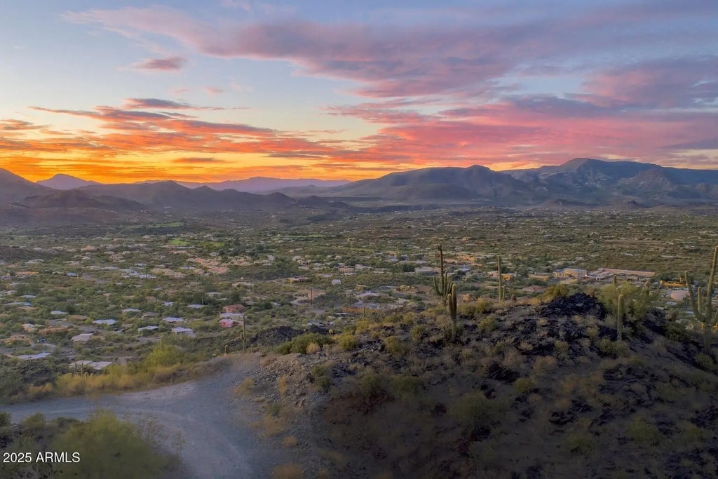 37200 N School House Road (unit 3), Cave Creek