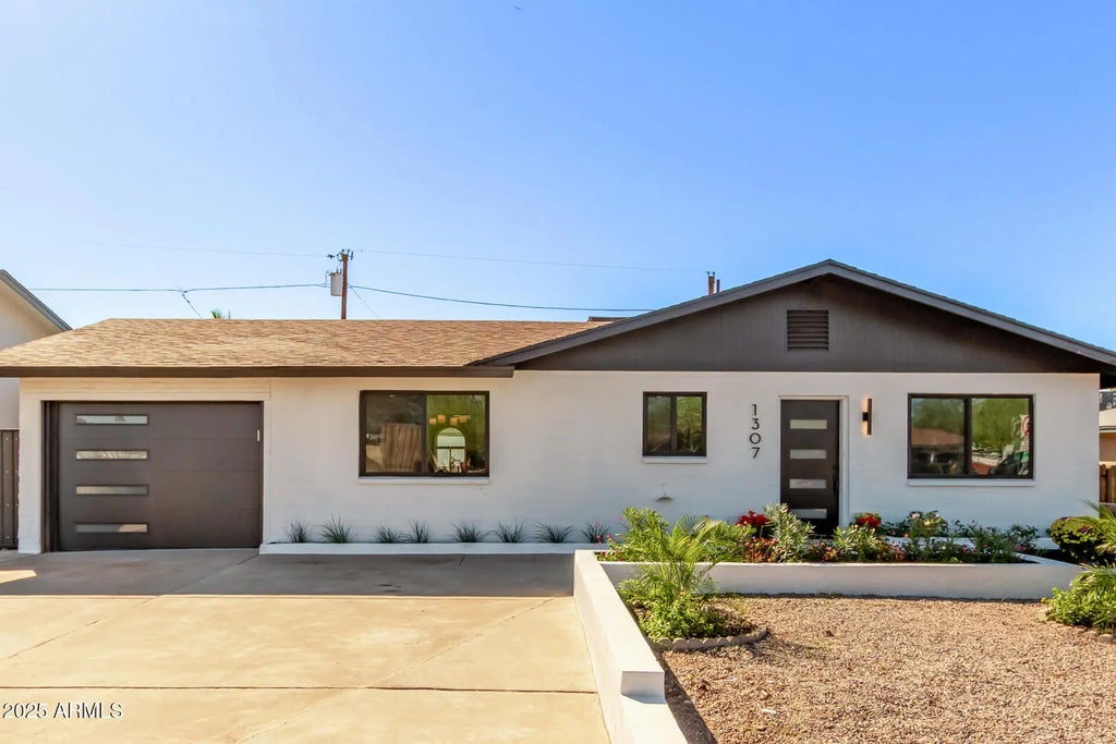 1307 E Dunlap Avenue, Phoenix