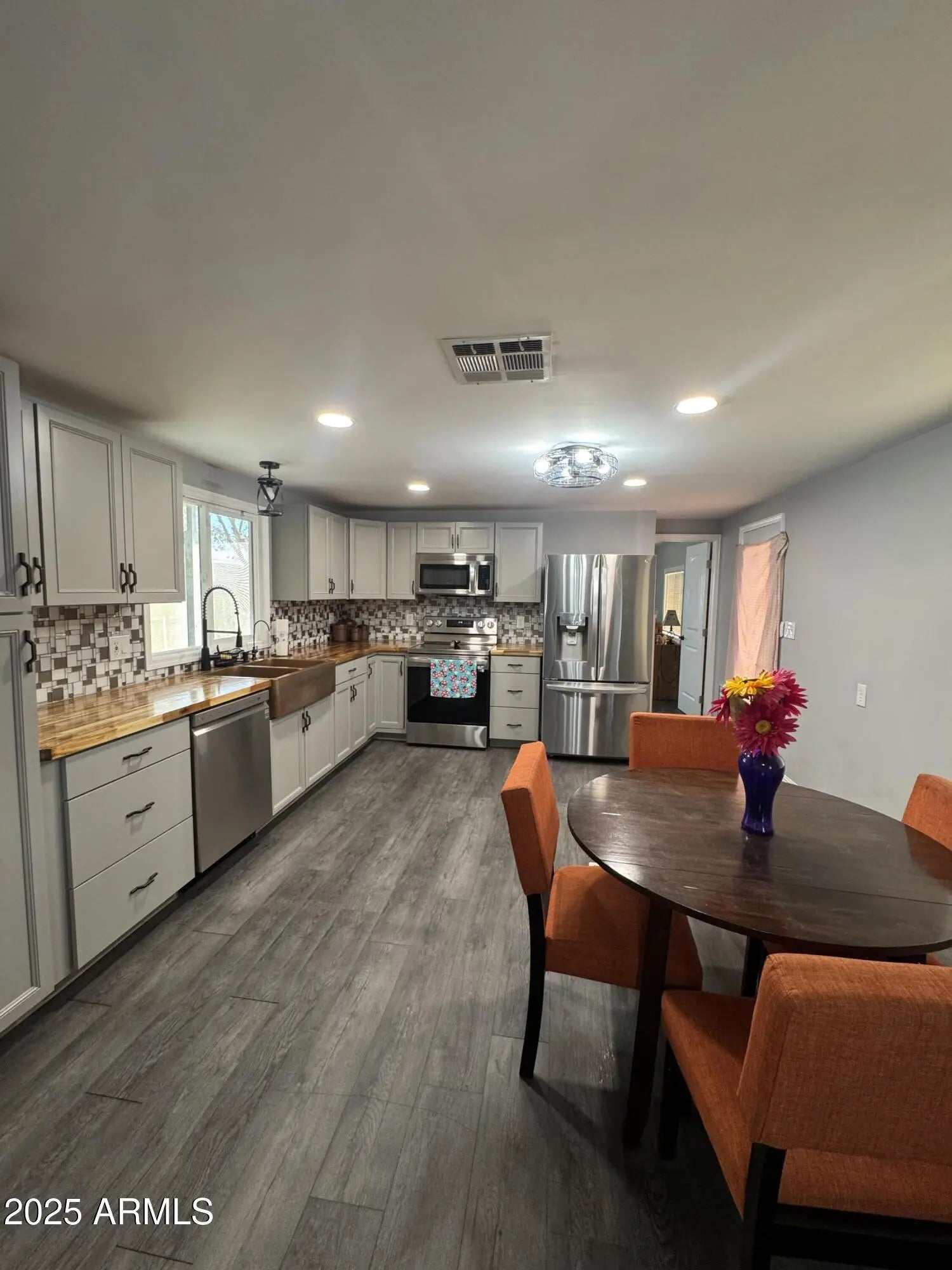 Photo of Listing #6935753