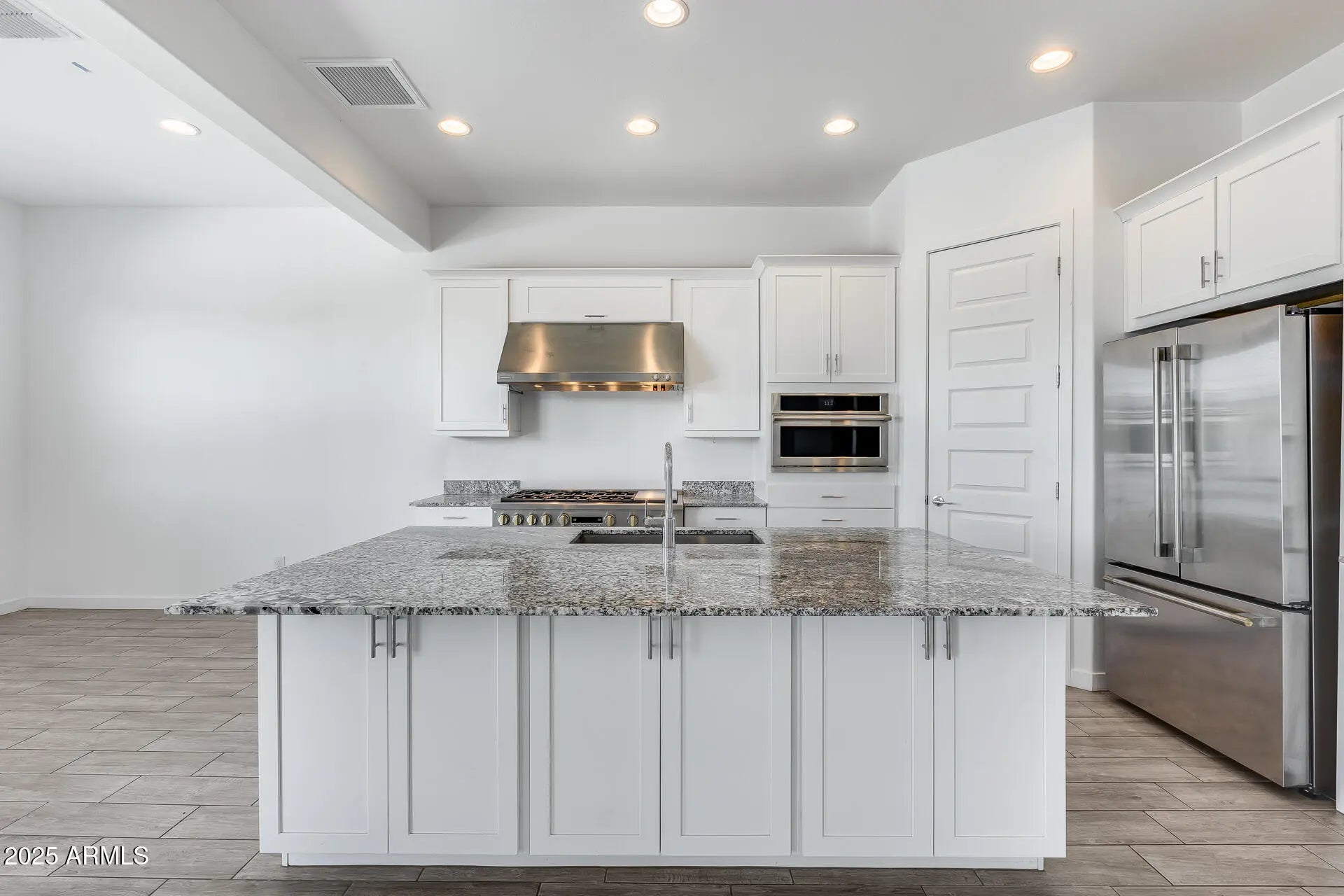 Photo of Listing #6938363