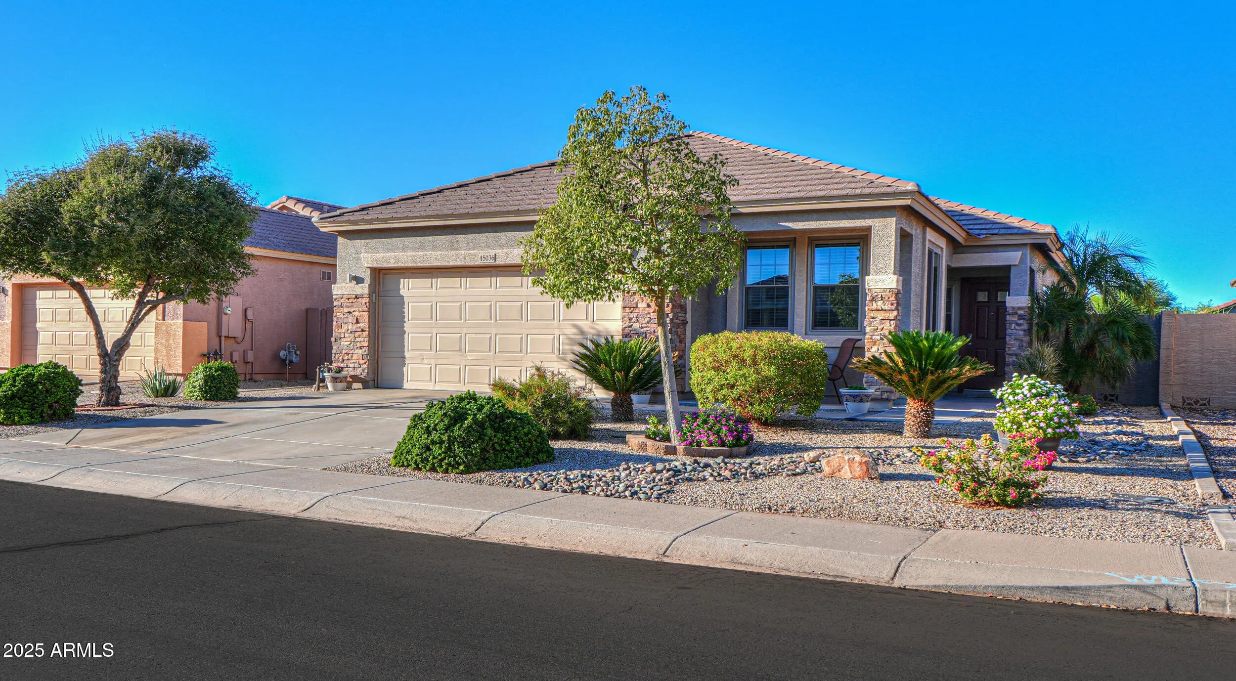 Photo of Listing #6935356