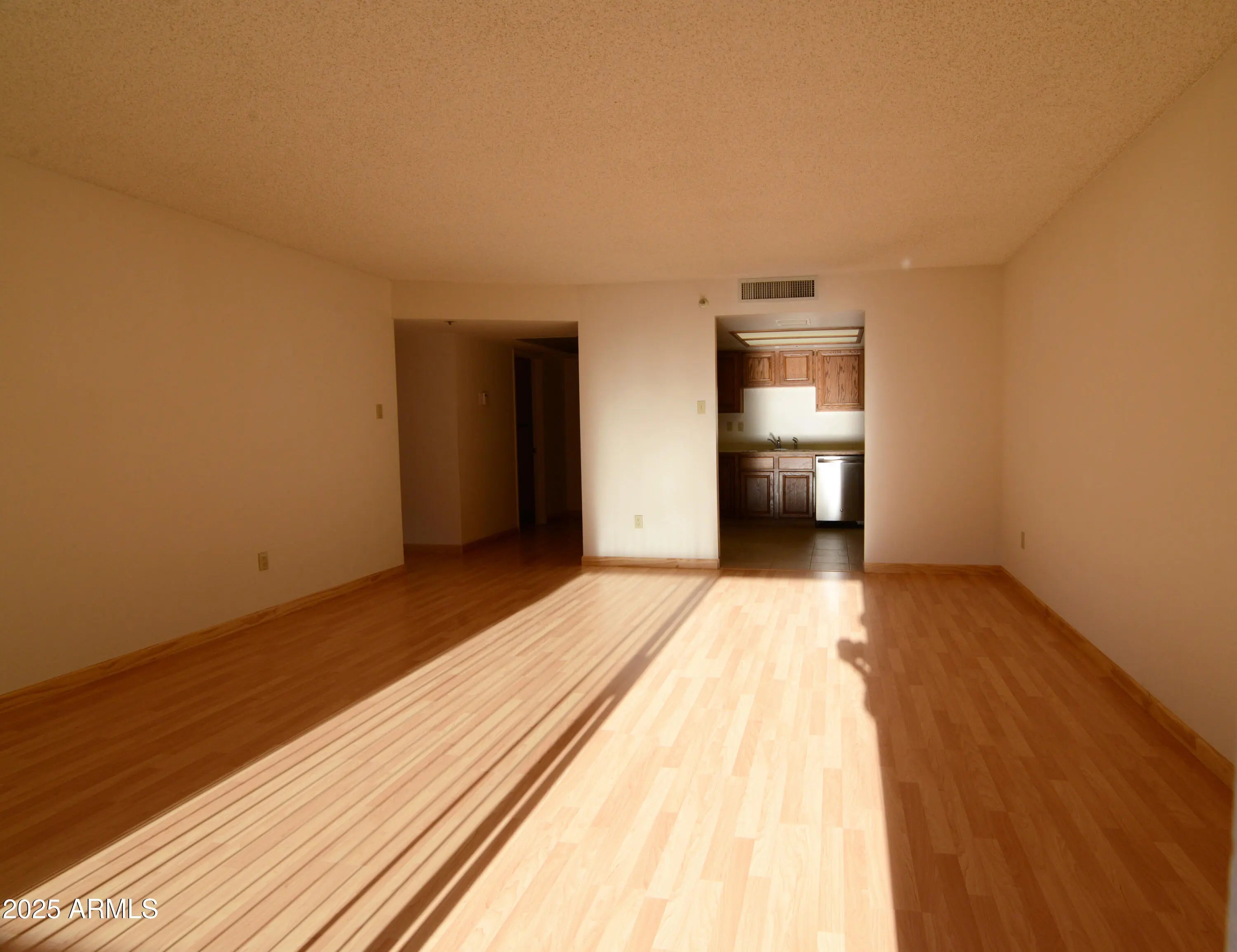 Photo of Listing #6934133