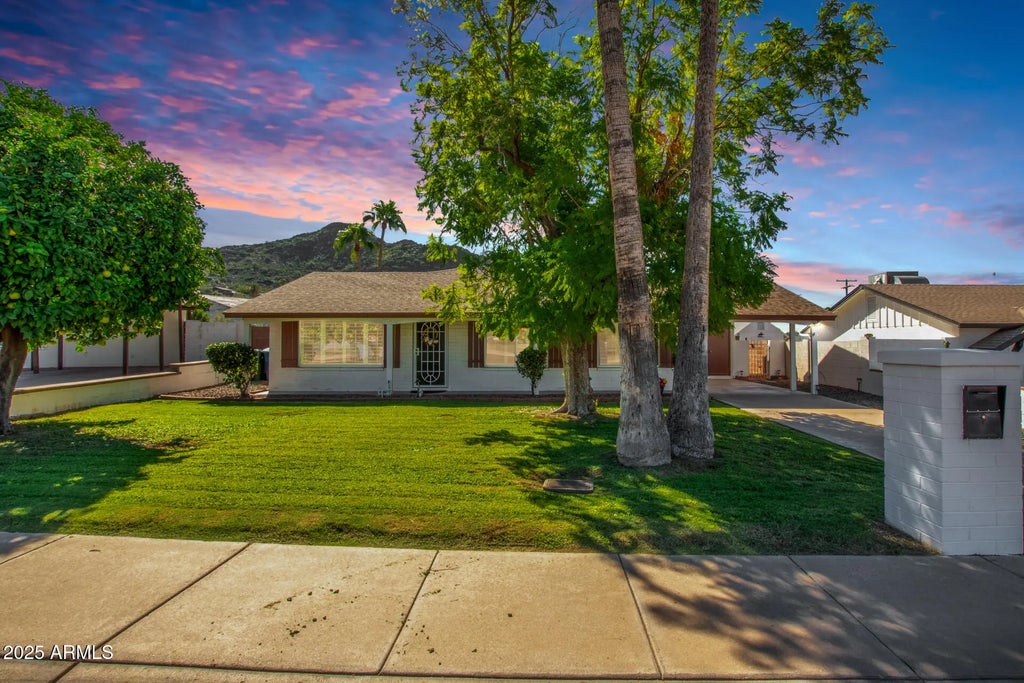 1517 E Carol Avenue, Phoenix