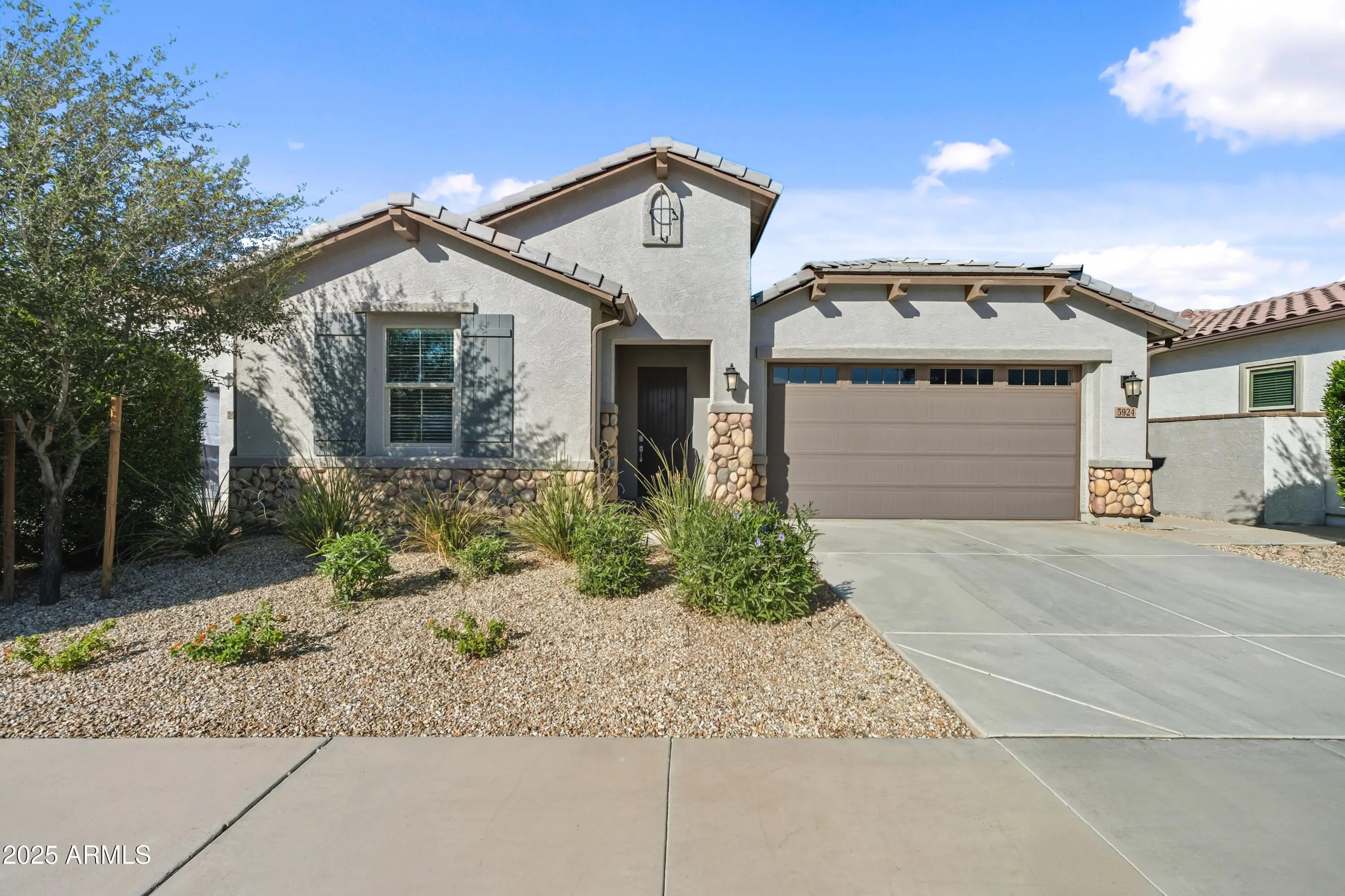 Photo of Listing #6935390