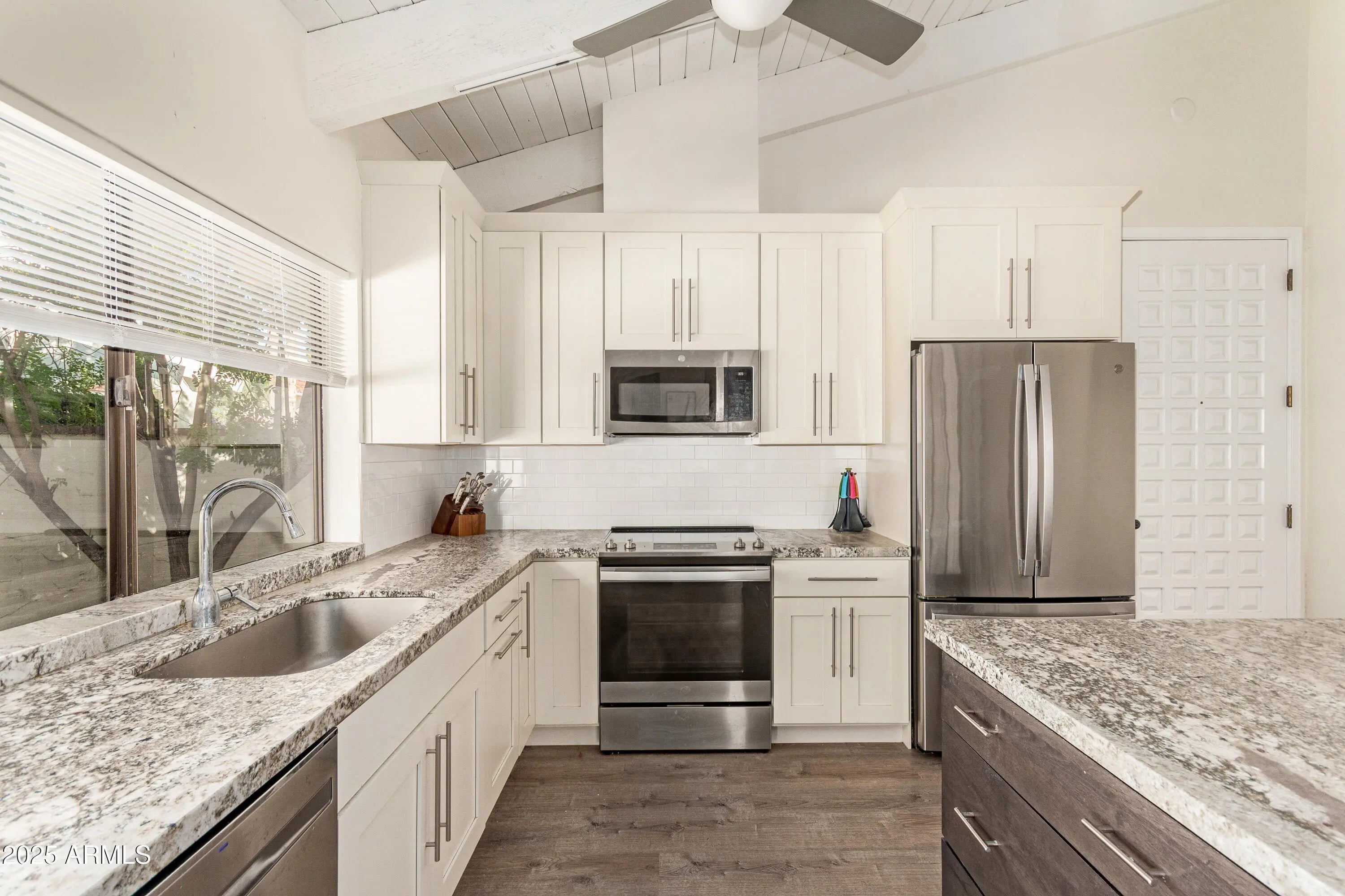 Photo of Listing #6935155