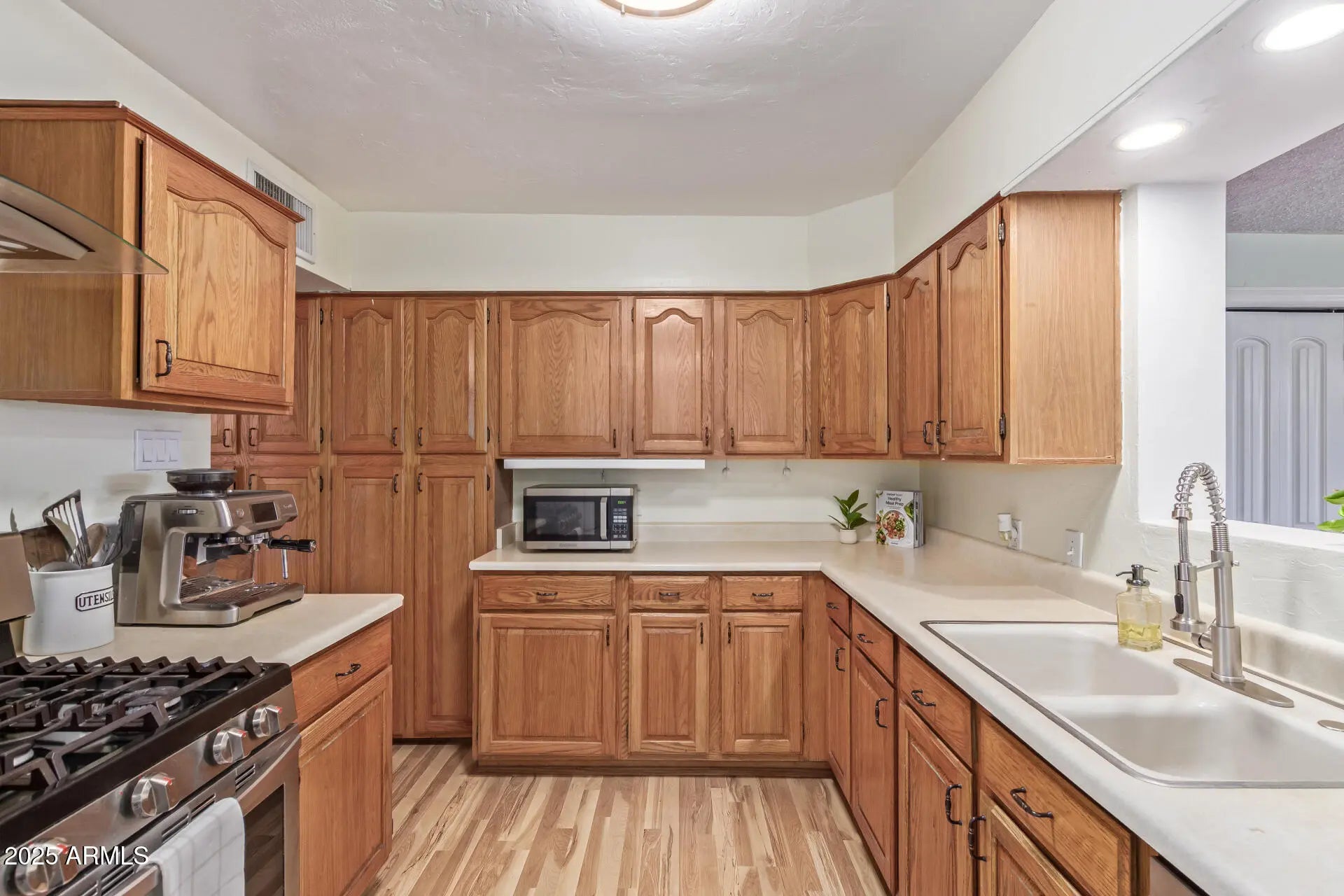 Photo of Listing #6935209