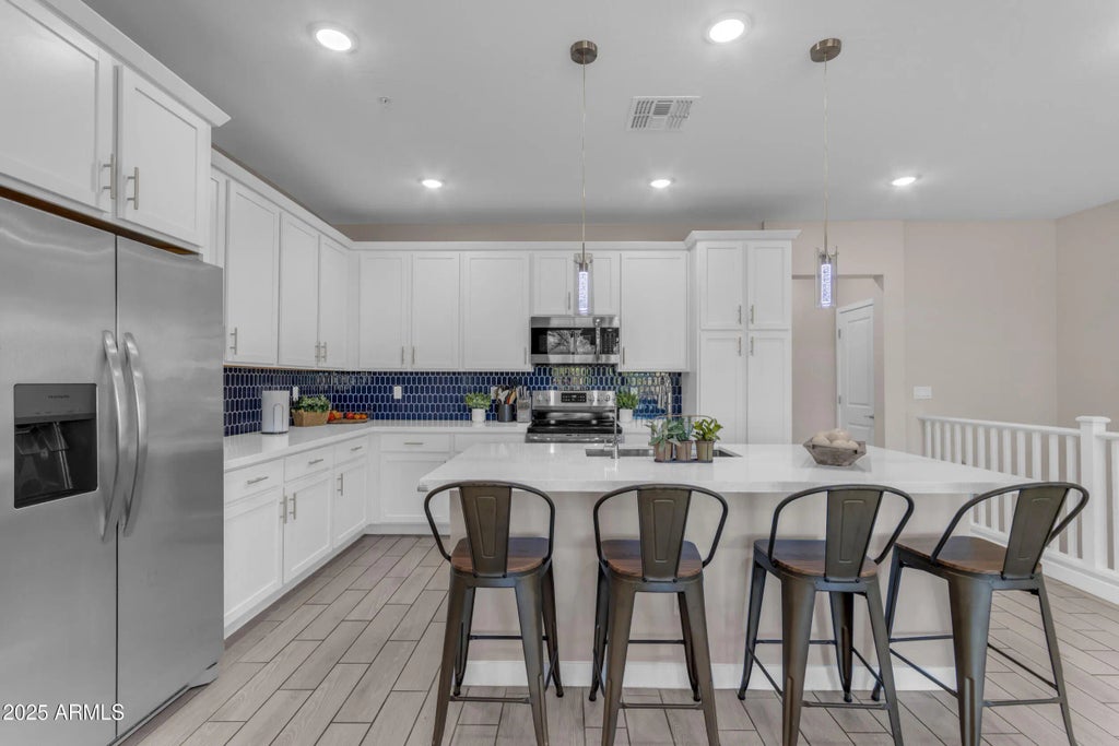 155 N Lakeview Boulevard (unit 204), Chandler