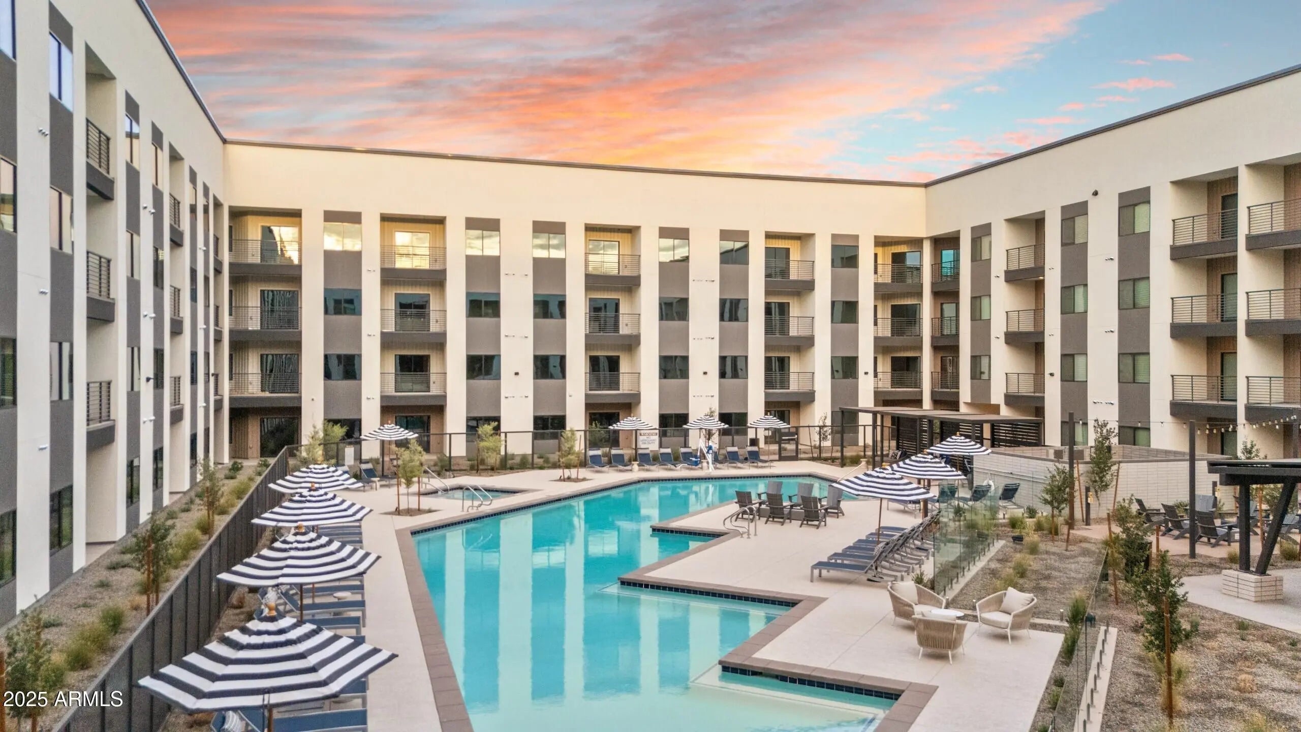 Photo of Listing #6935193