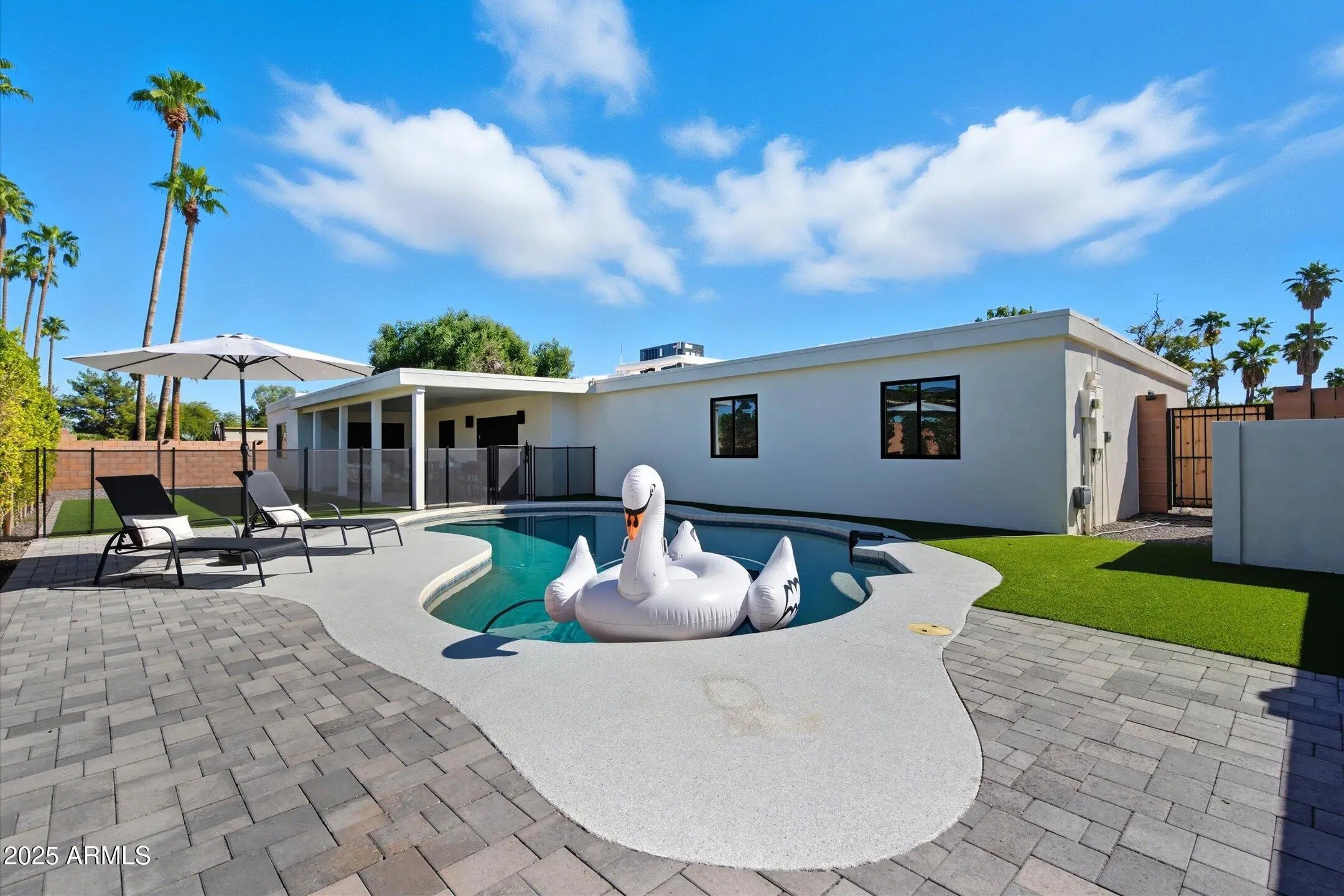 Photo of Listing #6935359