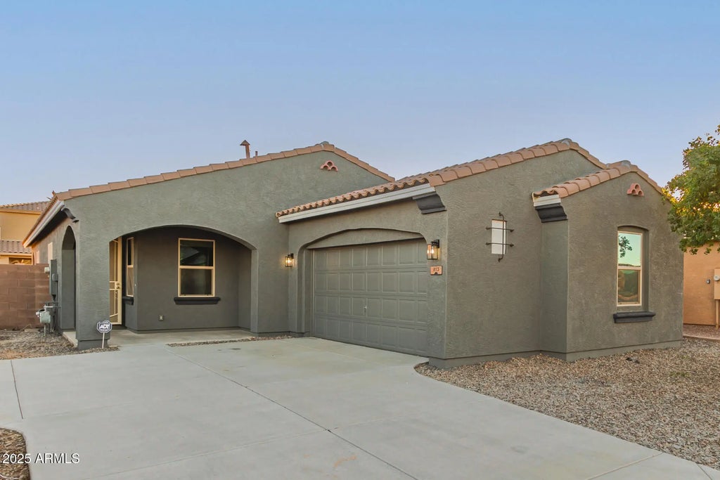 813 W Love Road, San Tan Valley
