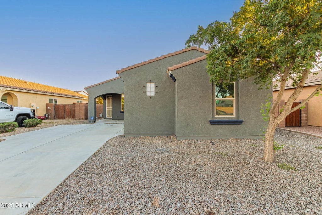 813 W Love Road, San Tan Valley