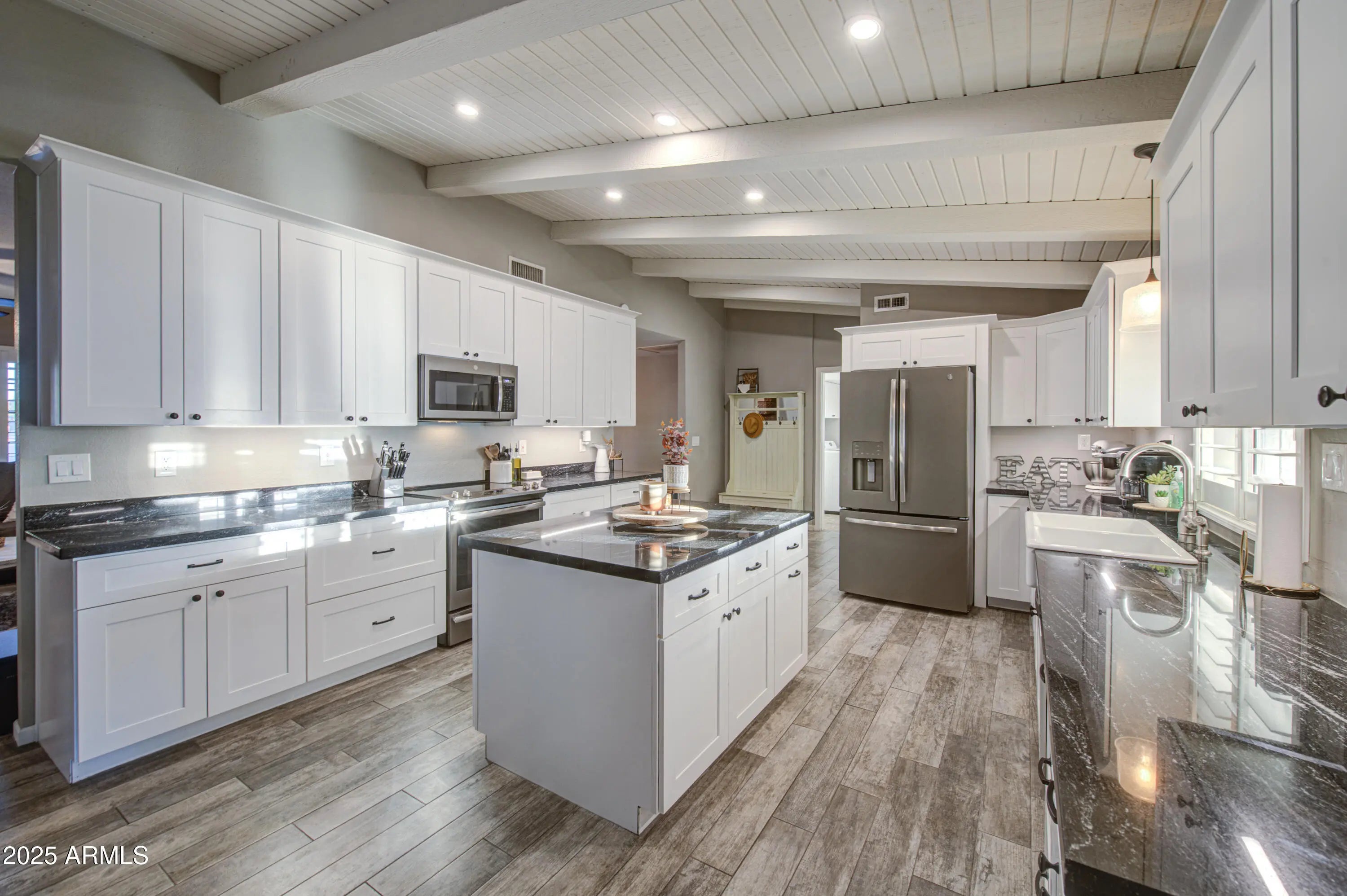 Photo of Listing #6935446