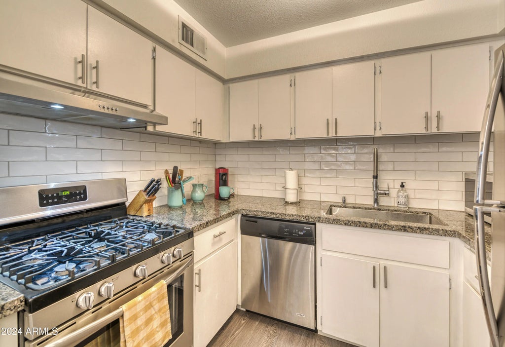 4950 N Miller Road N (unit 338), Scottsdale