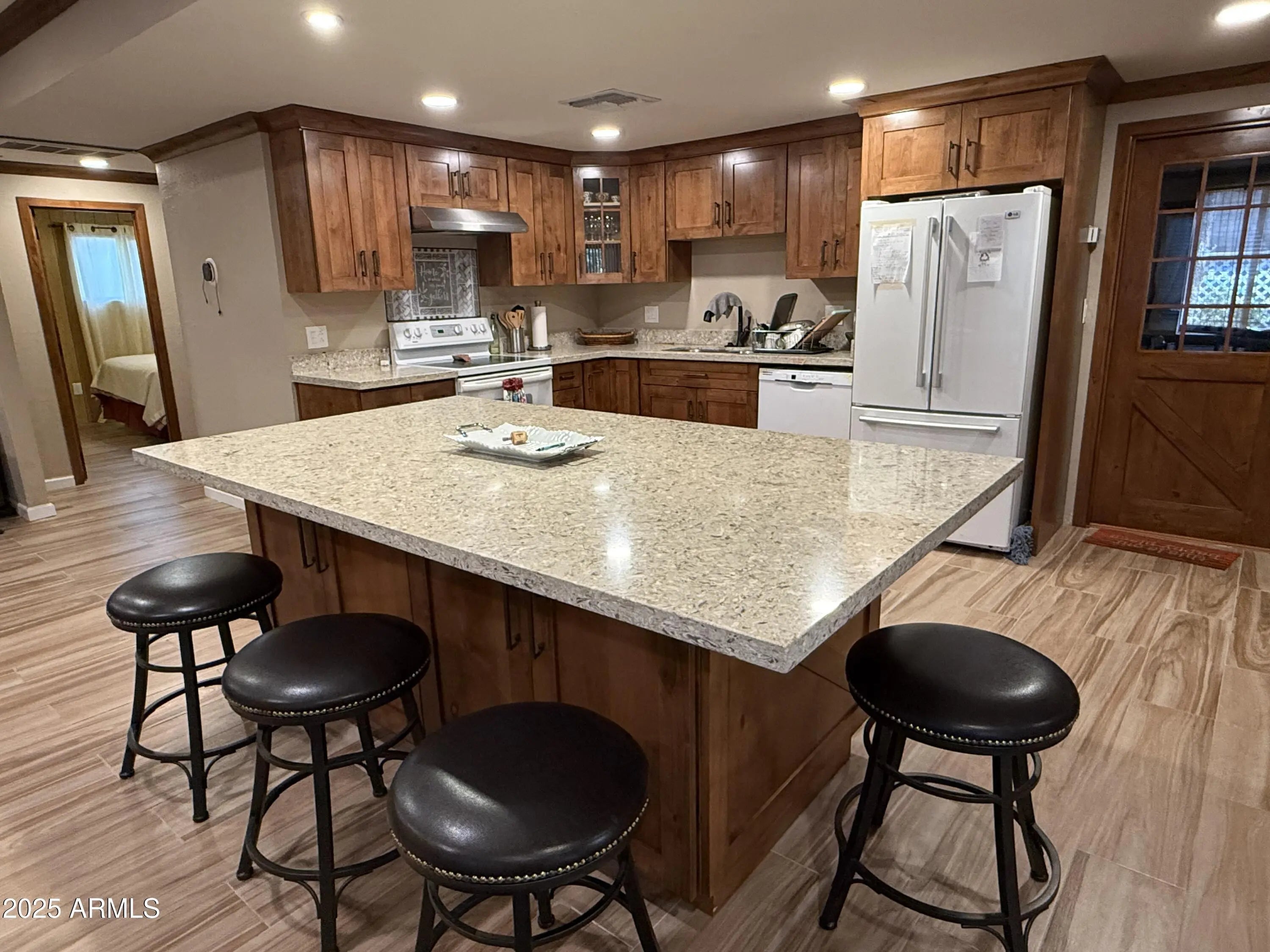 Photo of Listing #6936072