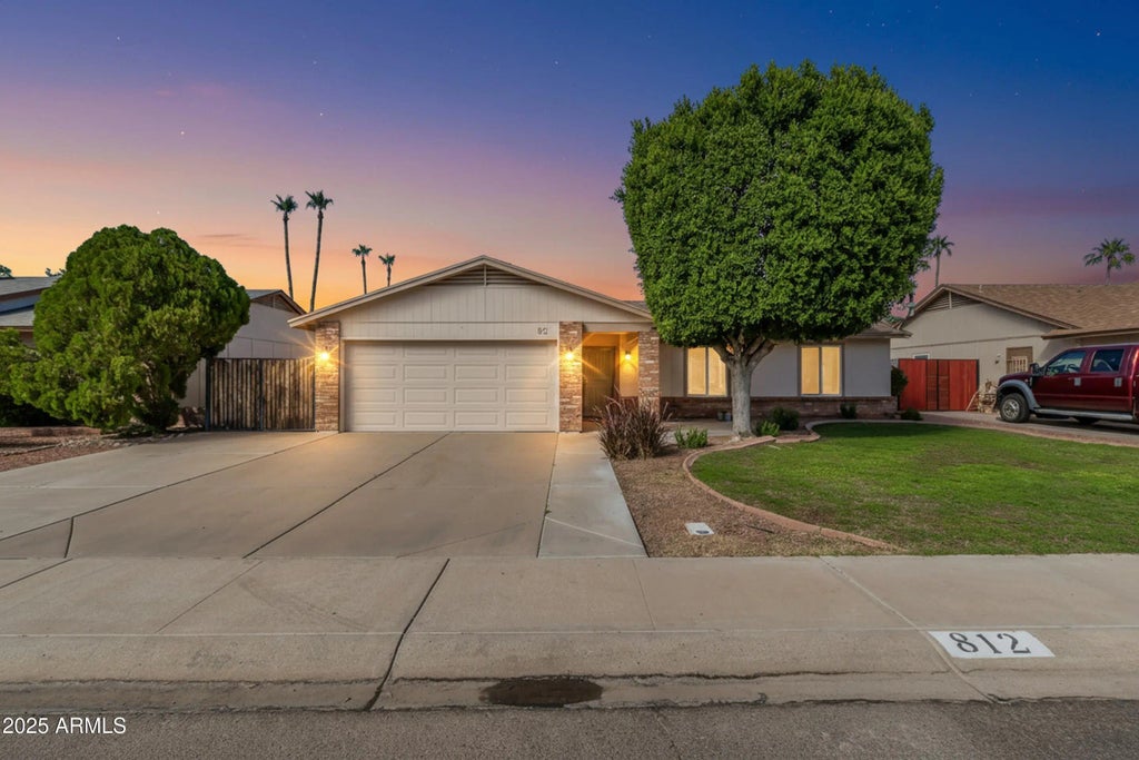 812 W Rosal Place, Chandler