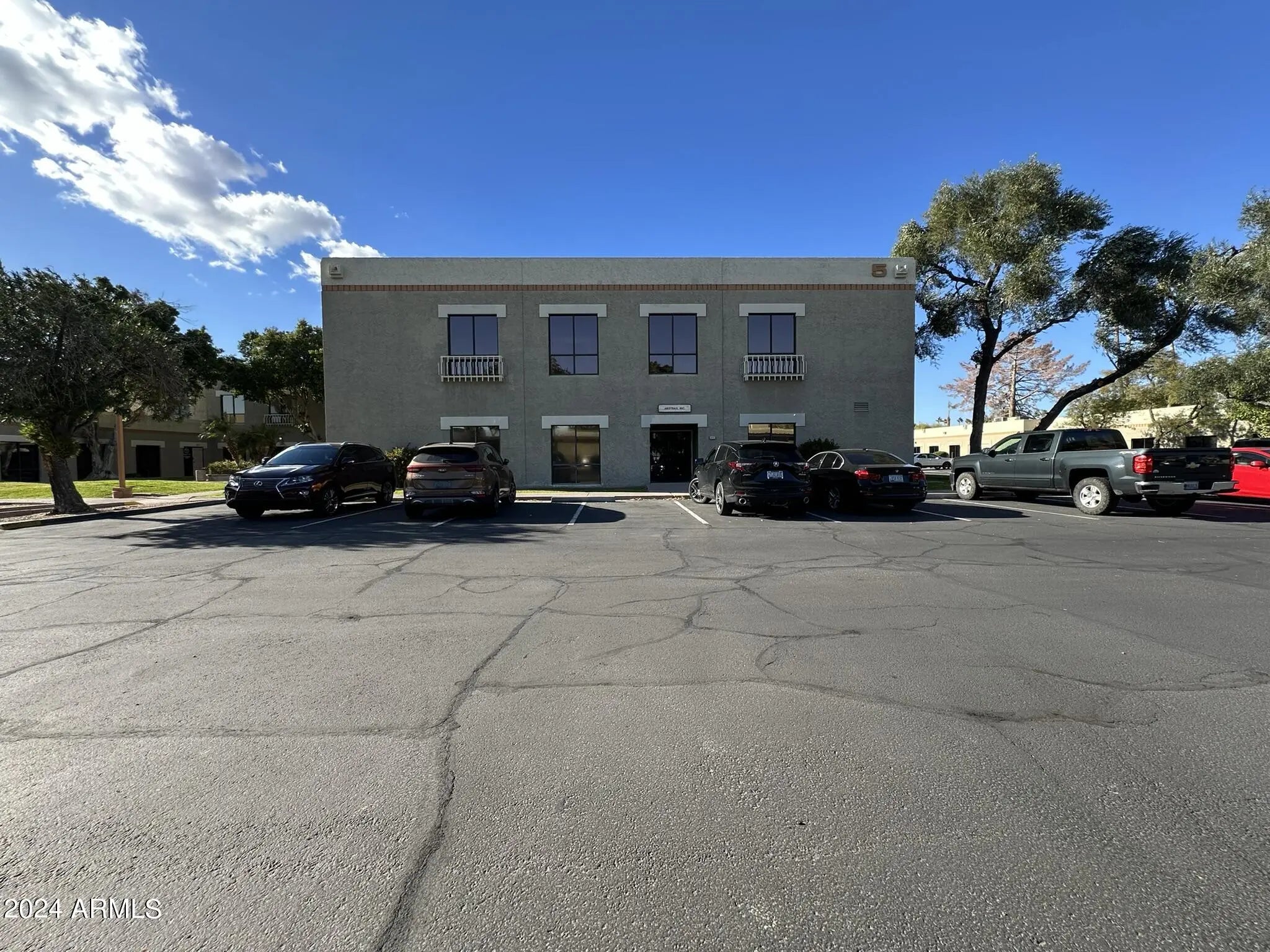 Photo of Listing #6936406