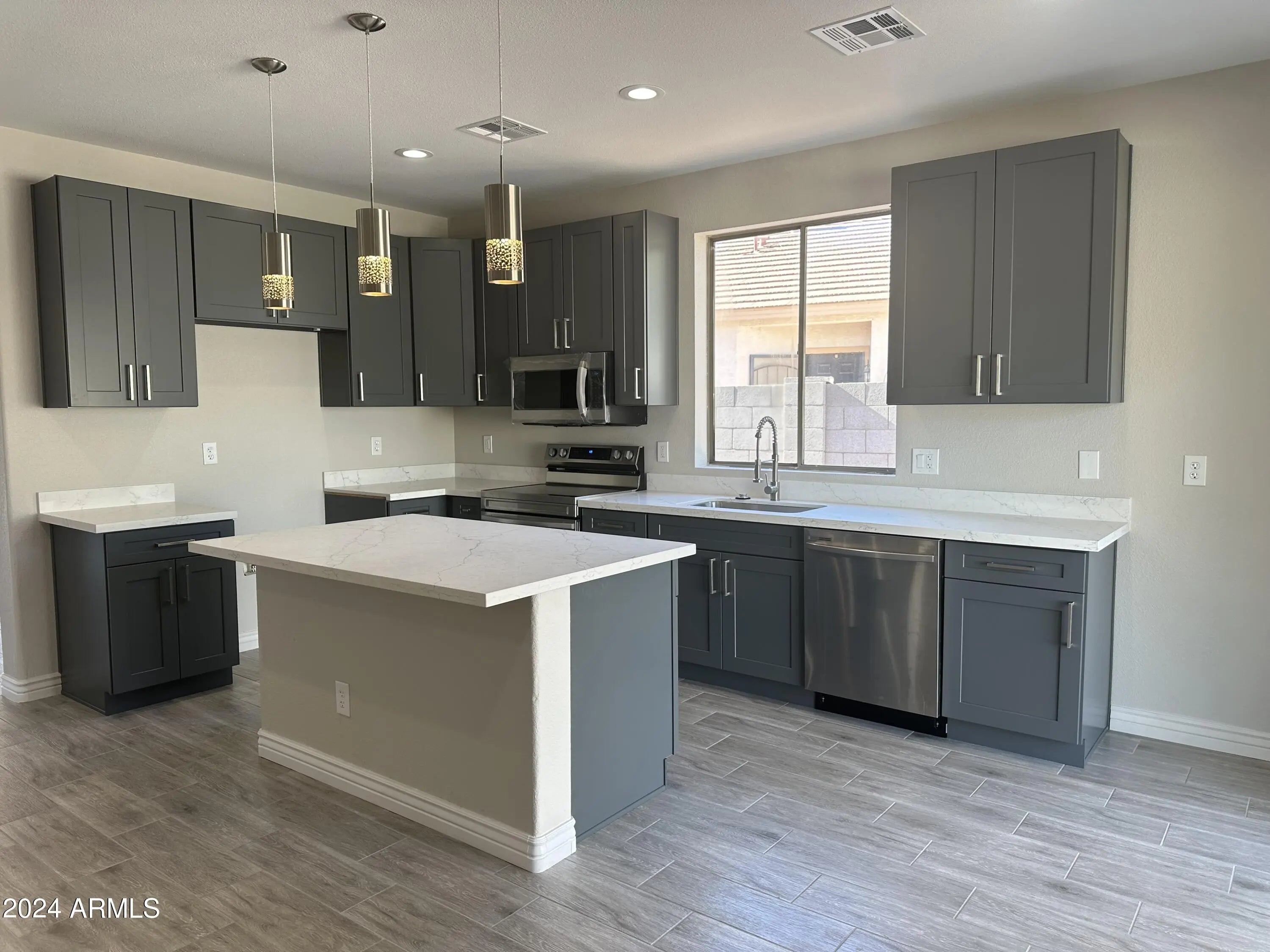 Photo of Listing #6936470