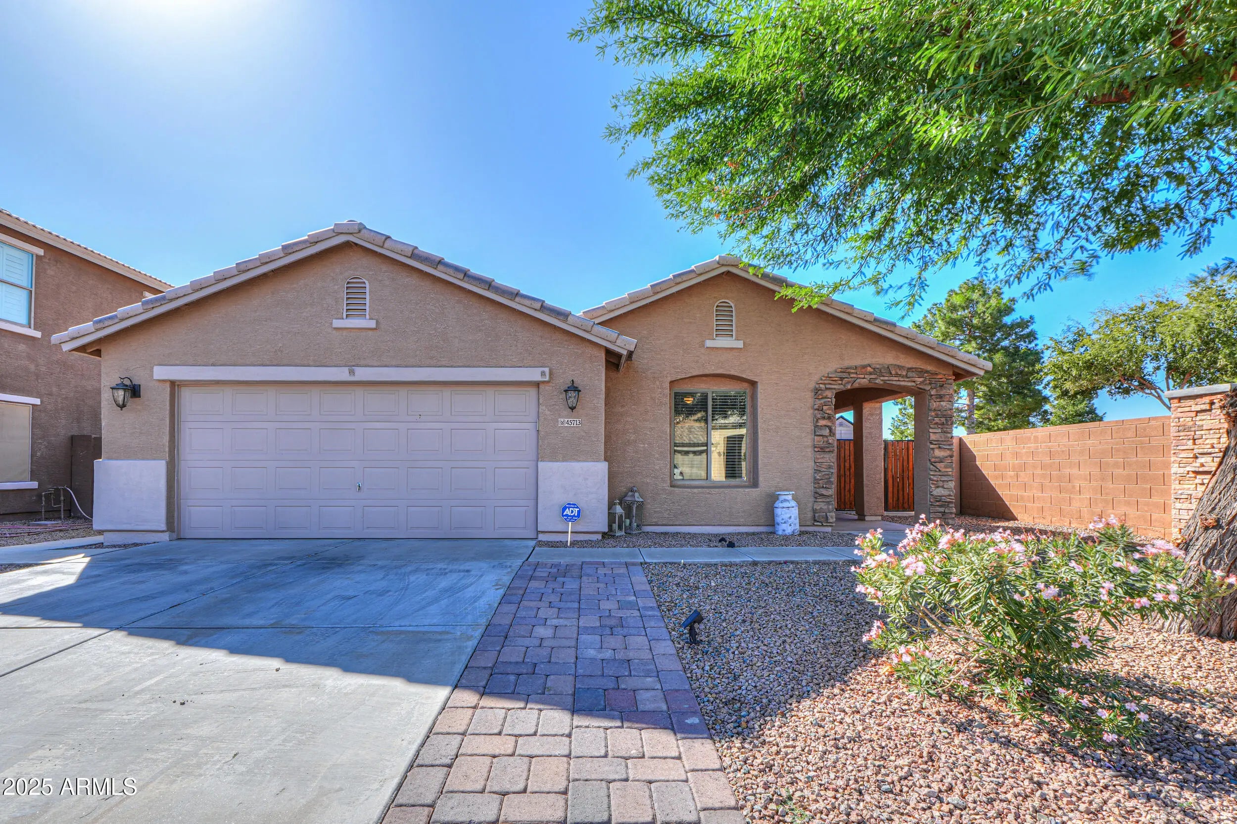 Photo of Listing #6938137