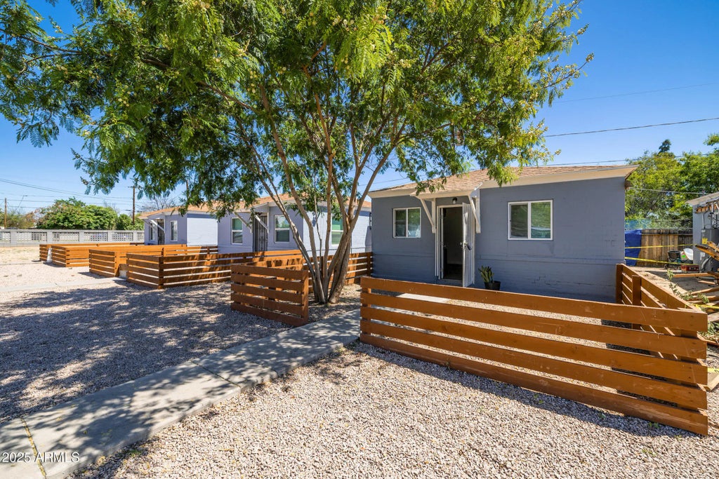 2425 W Turney Avenue, Phoenix