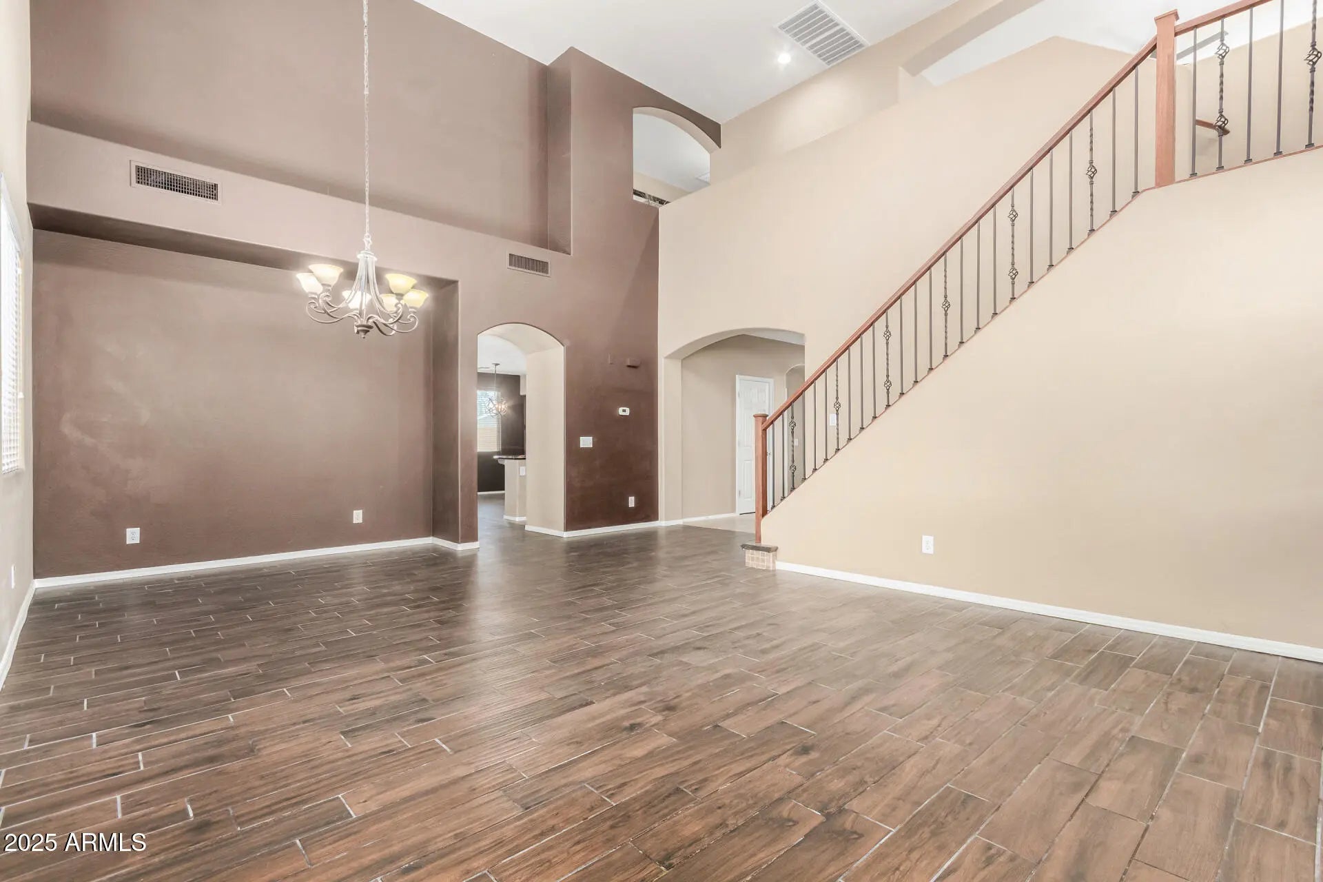 Photo of Listing #6939411