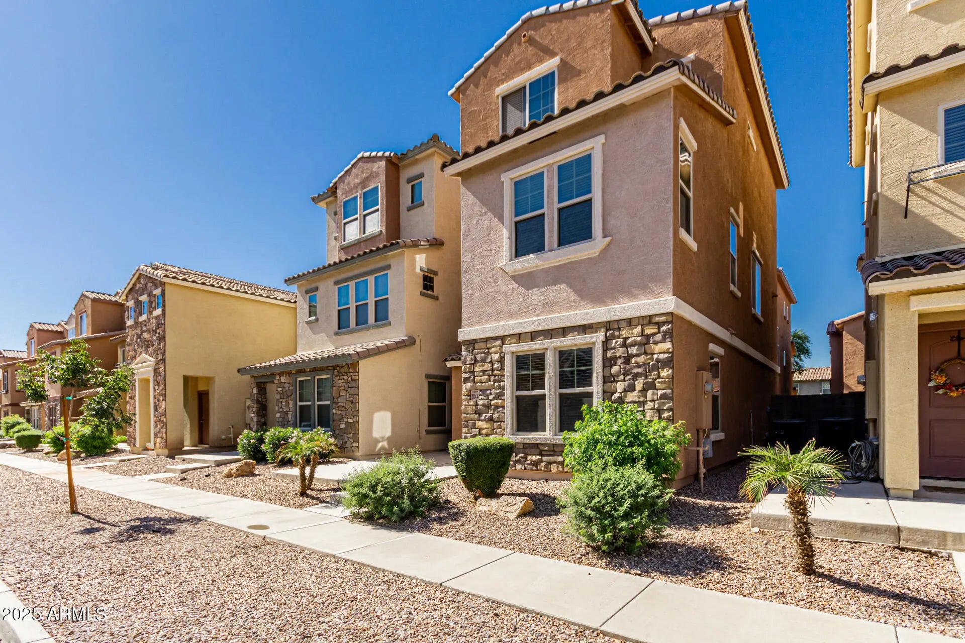 Photo of Listing #6936552