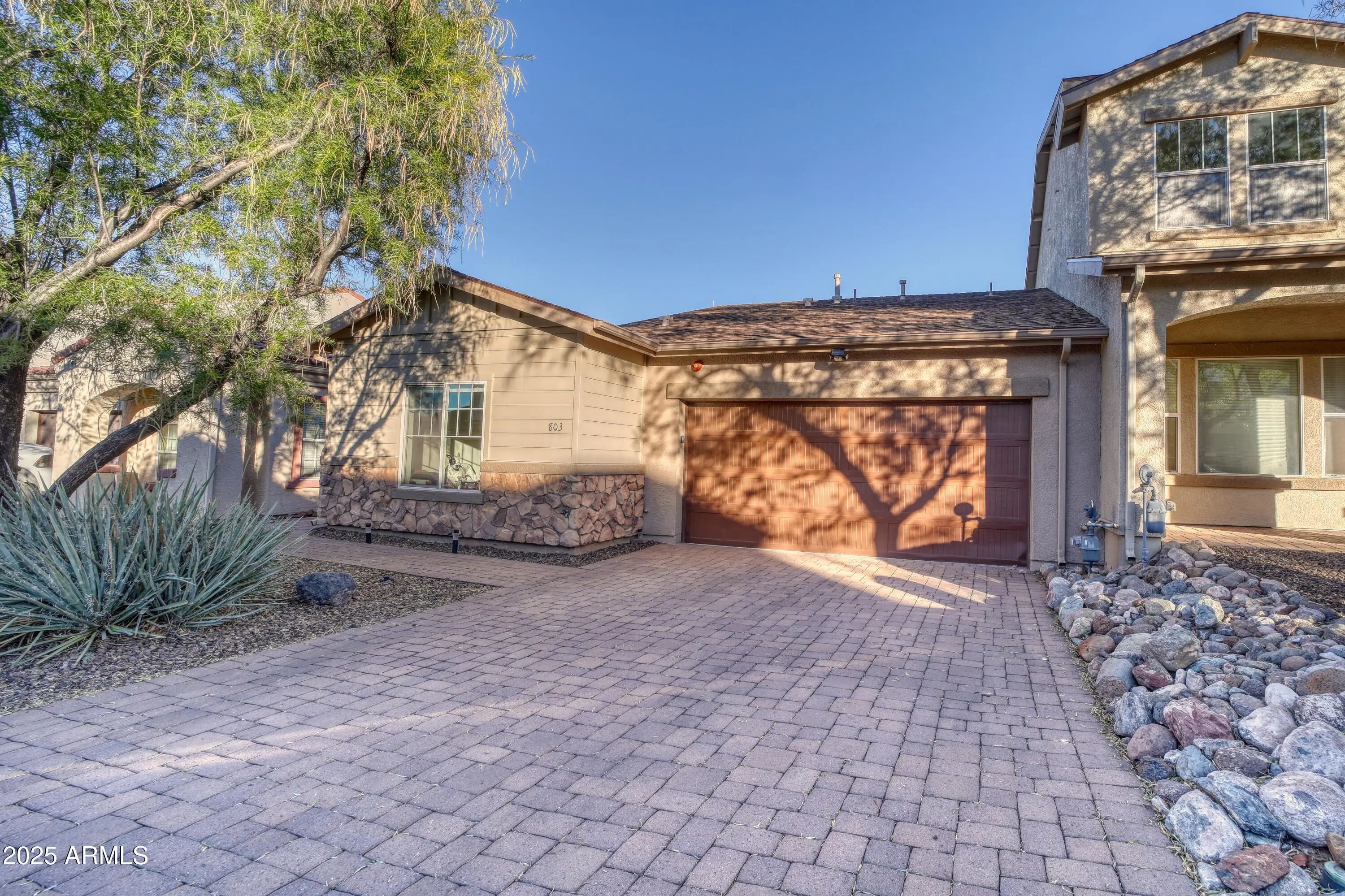 Photo of Listing #6936799