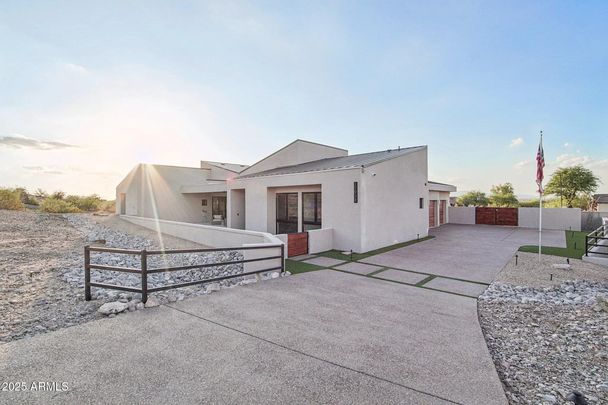 Photo of Listing #6936672