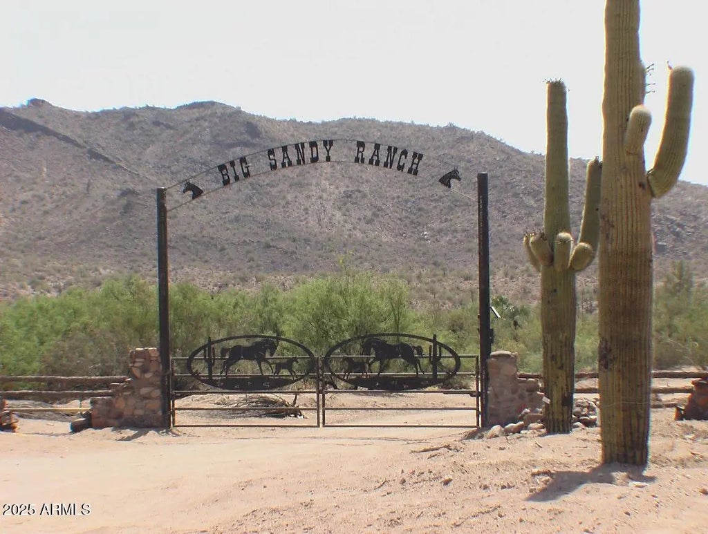 23624 S Signal Road, Wikieup