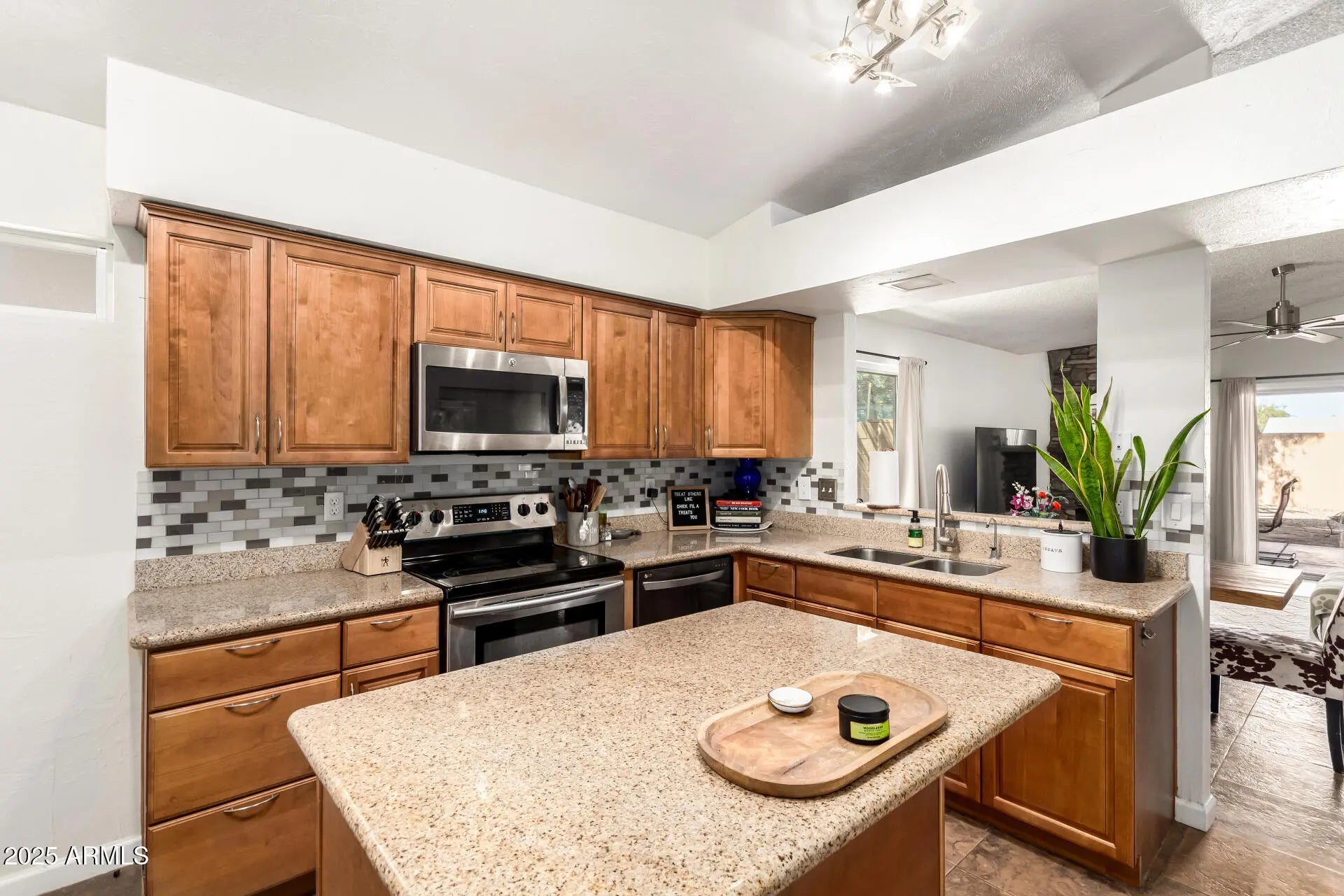 Photo of Listing #6936769