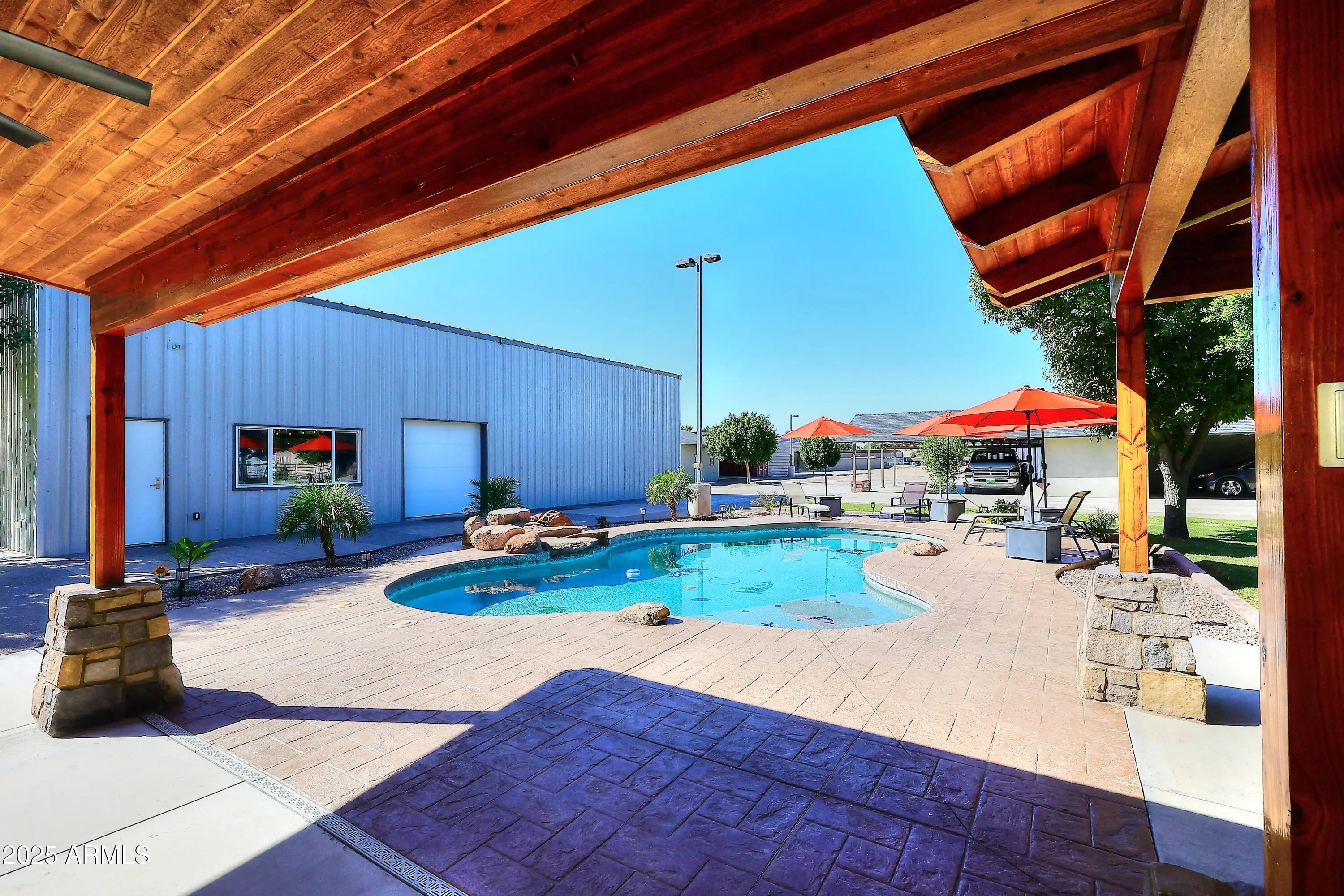 Photo of Listing #6936788