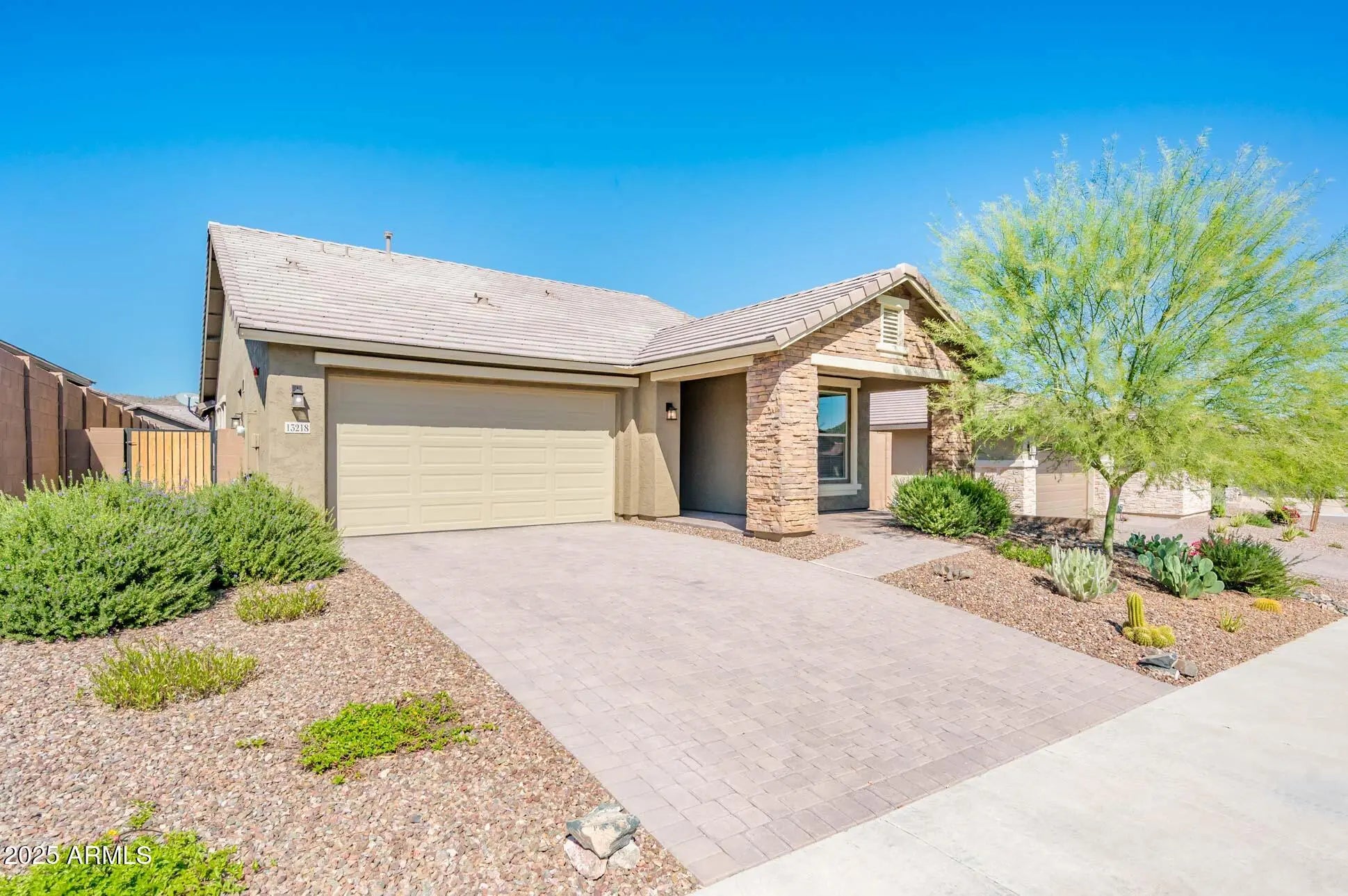 Photo of Listing #6936812