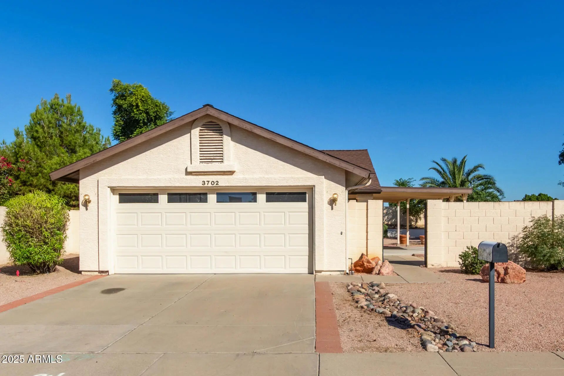 Photo of Listing #6936942