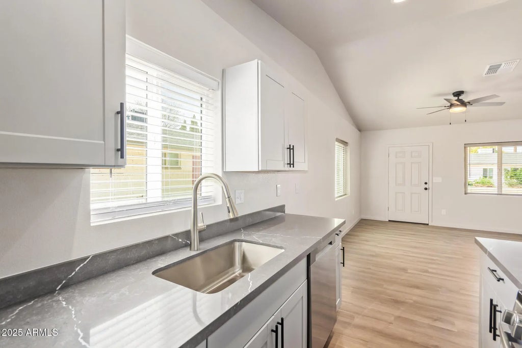 2433 E Clarendon Avenue, Phoenix