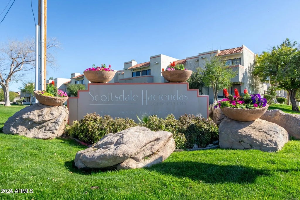 985 N Granite Reef Road (unit 140), Scottsdale