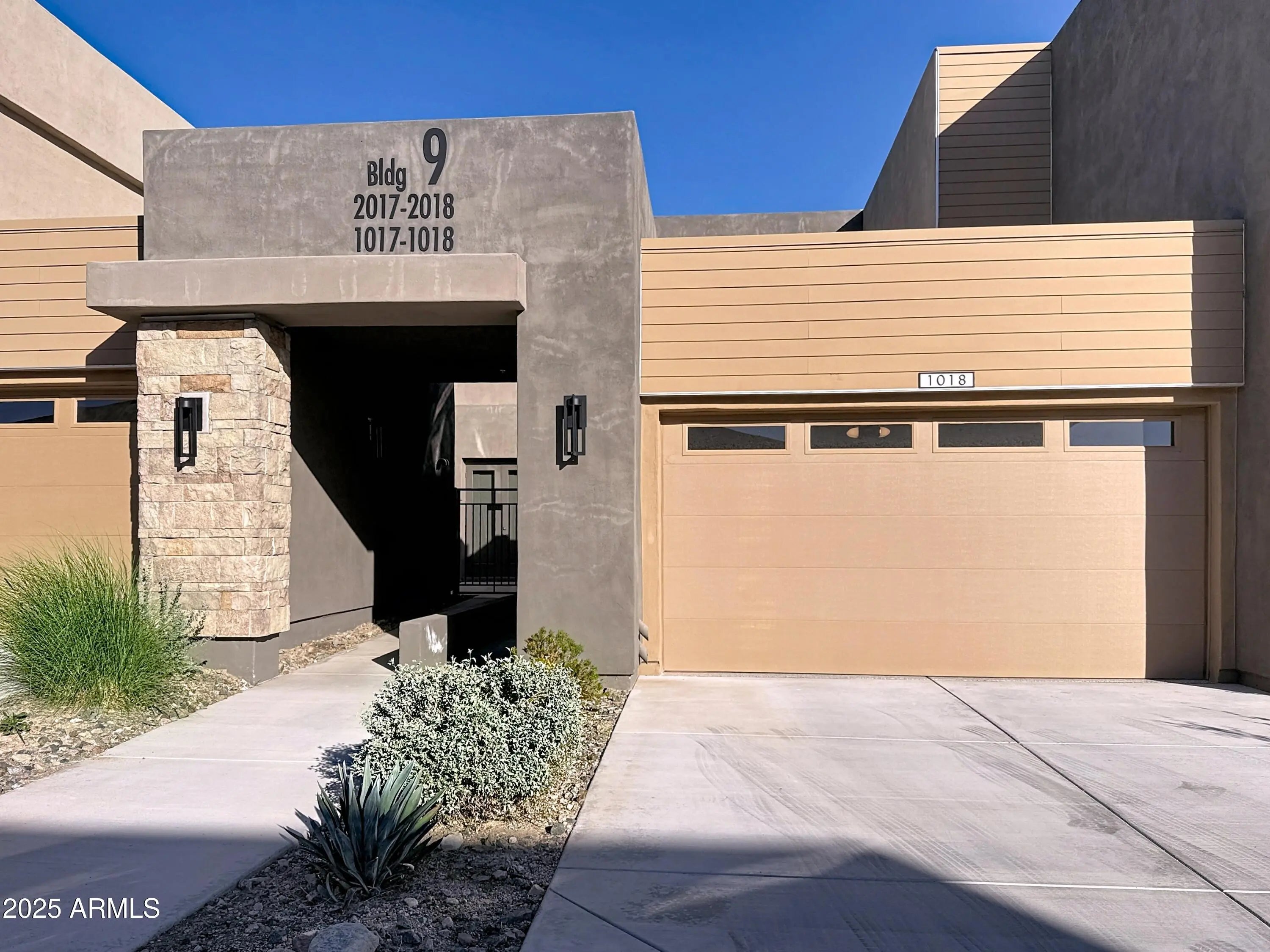 Photo of Listing #6940308