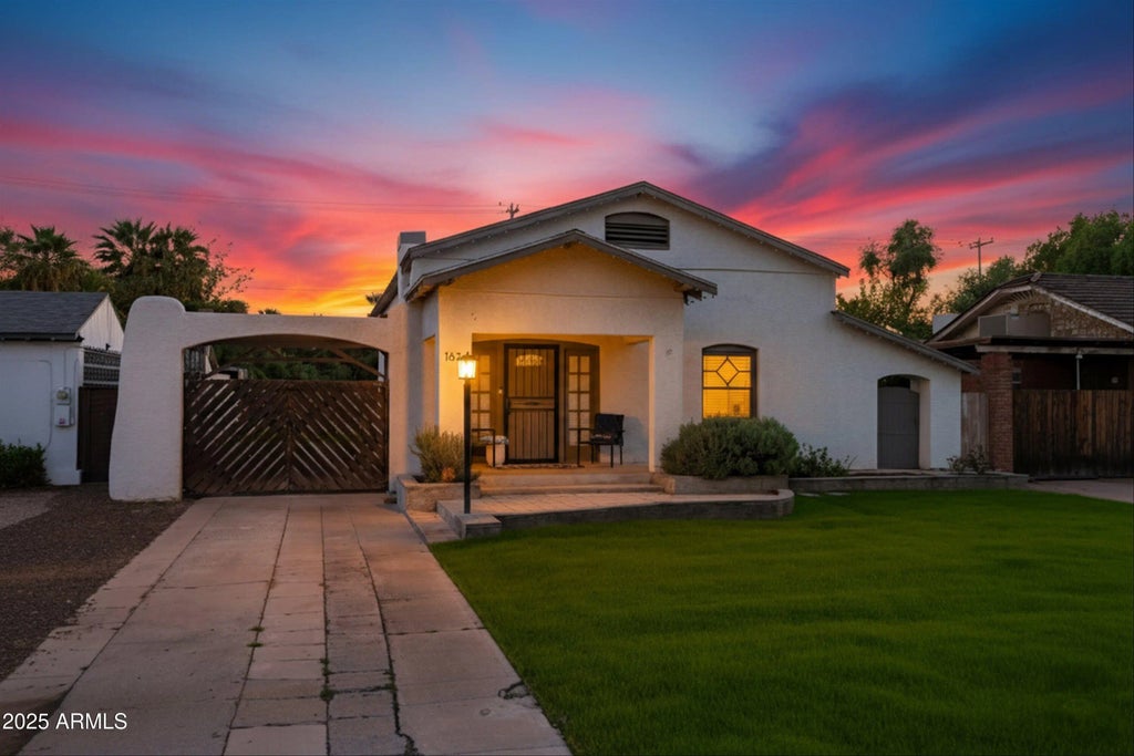 1637 E Earll Drive, Phoenix