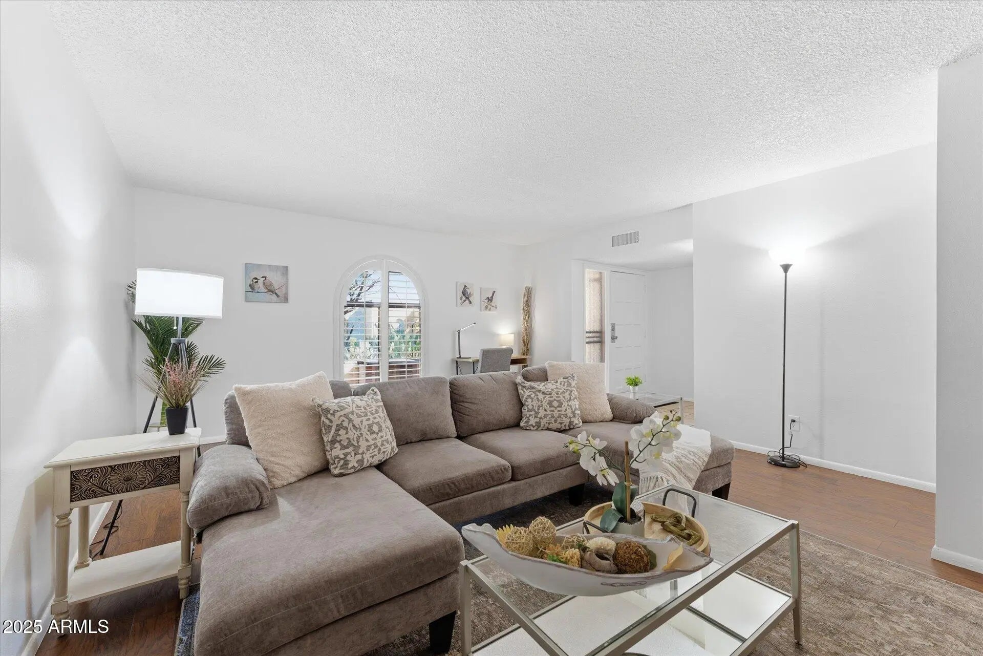 Photo of Listing #6937003