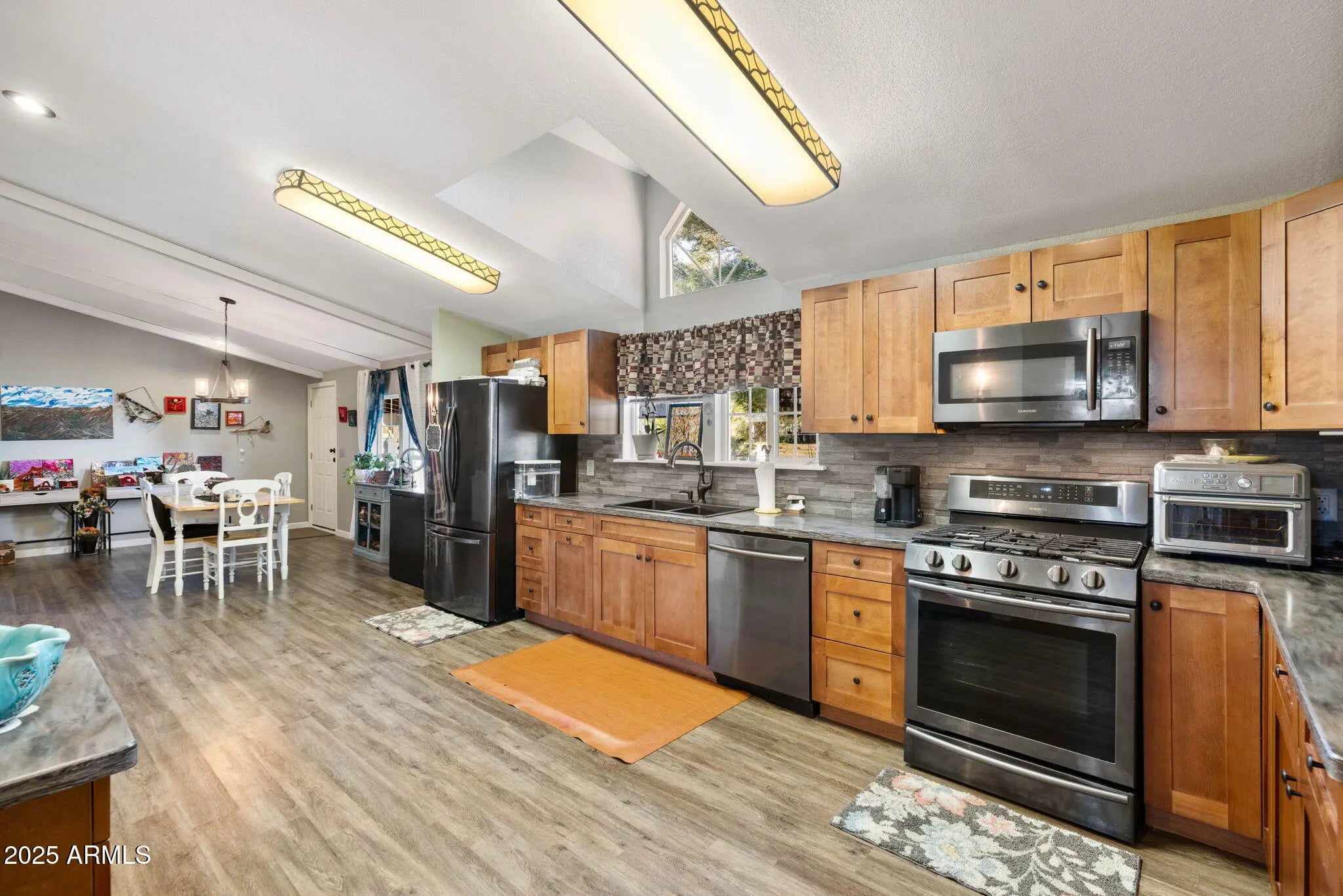 Photo of Listing #6937695