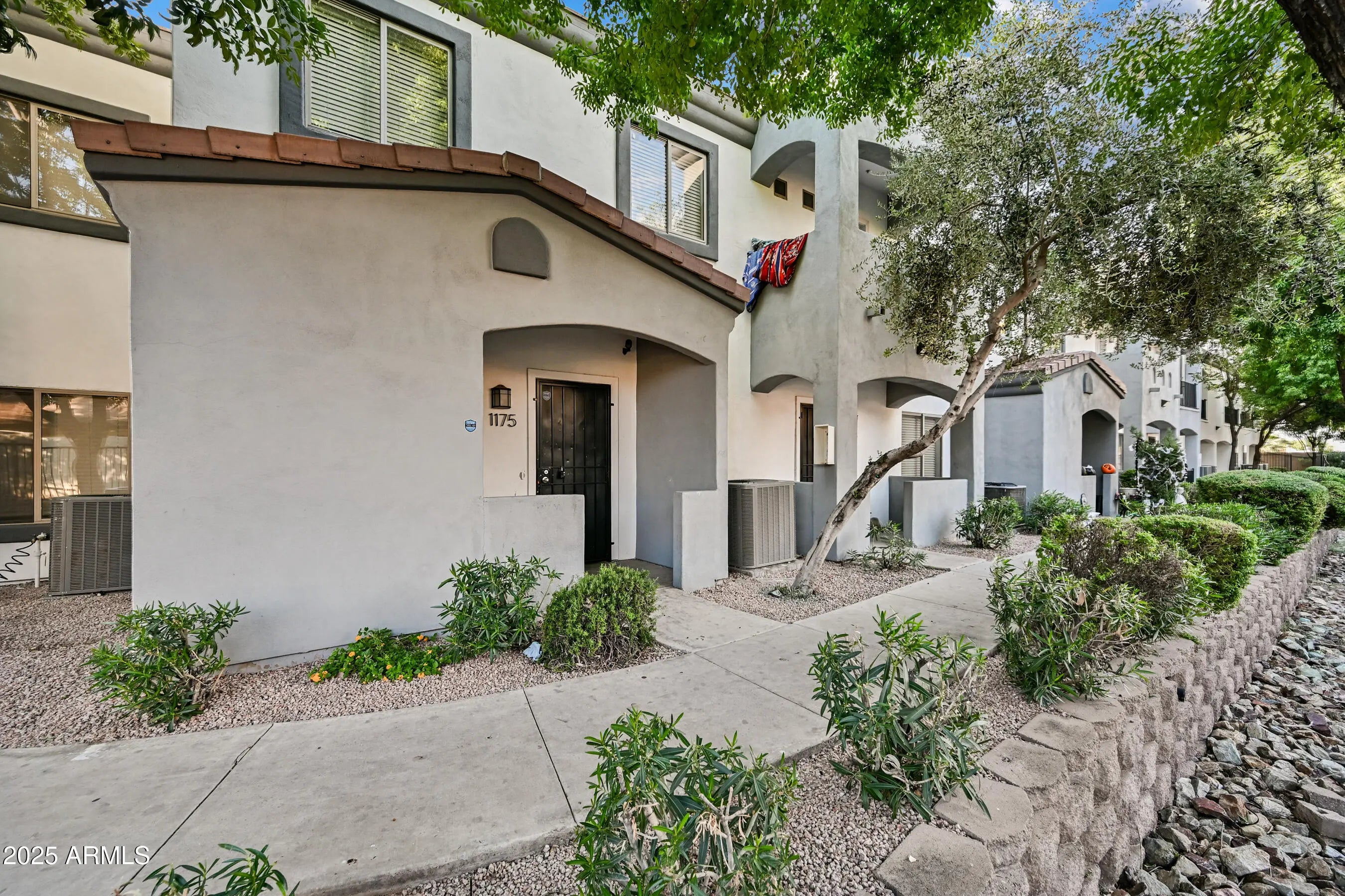 Photo of Listing #6937092