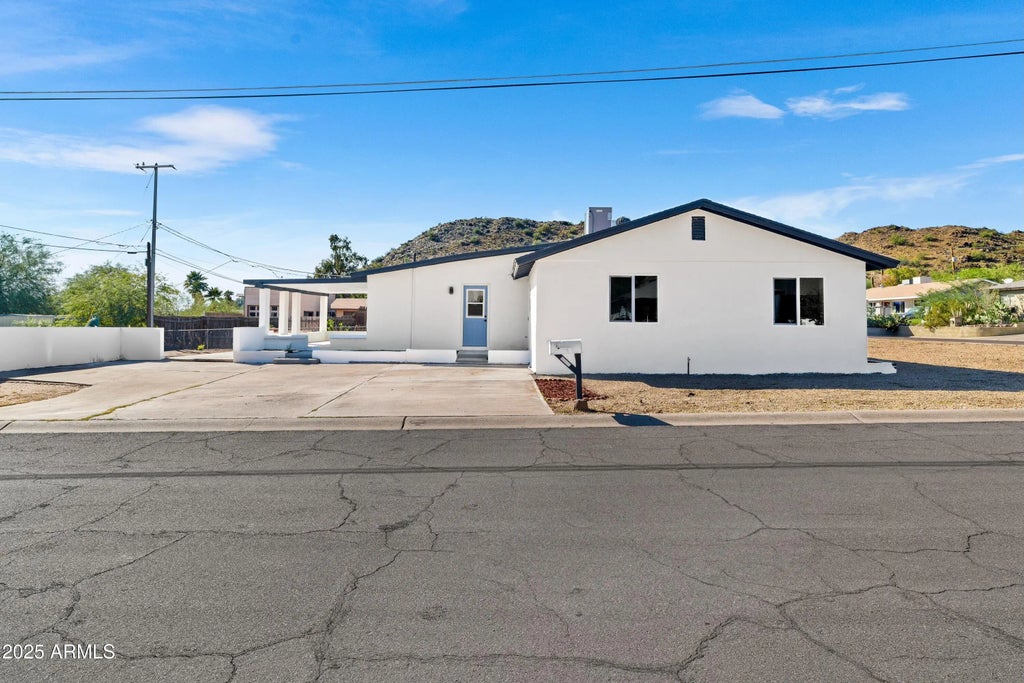 901 W Mercer Lane, Phoenix