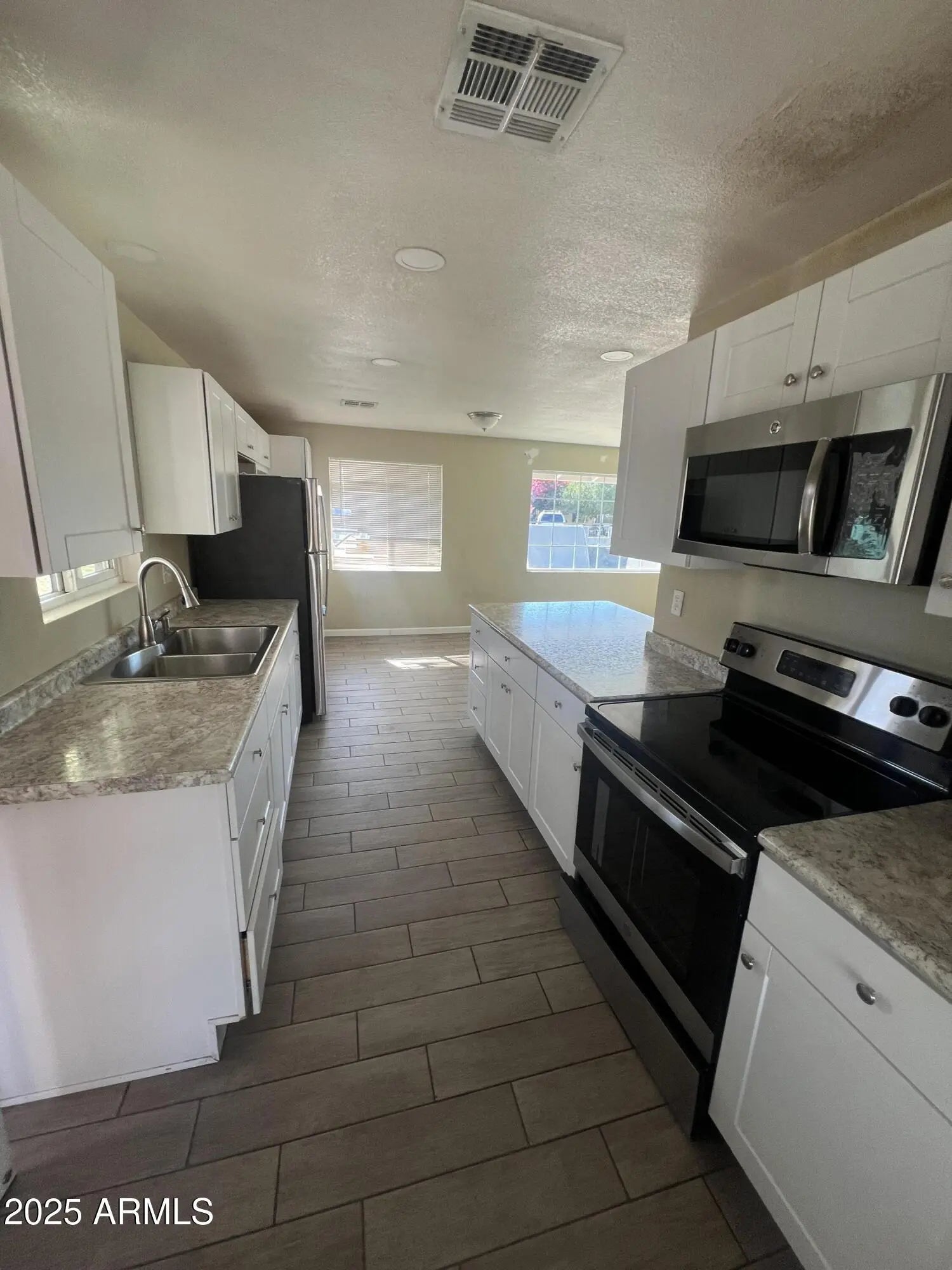 Photo of Listing #6937569