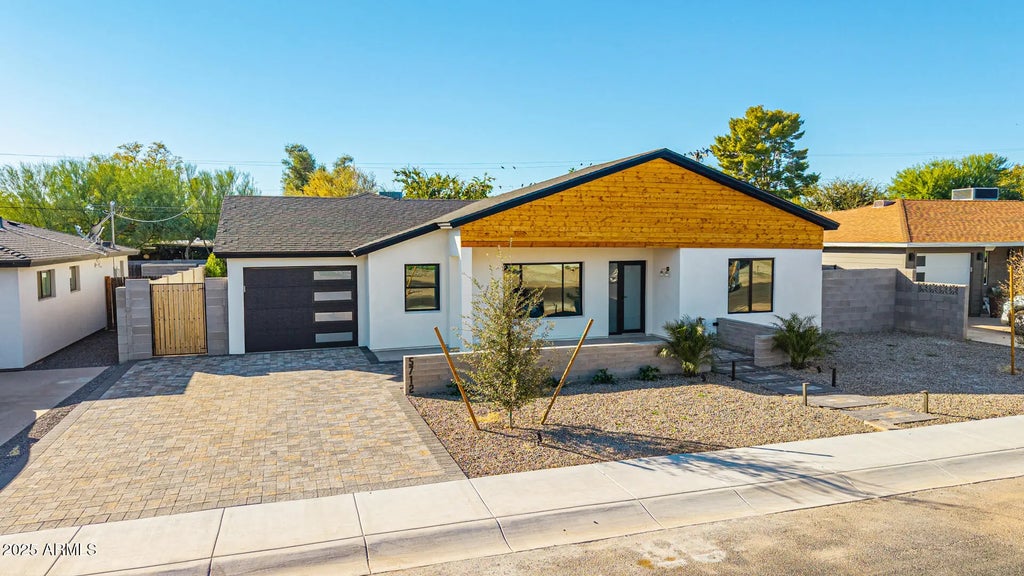 5712 N 11th Place, Phoenix