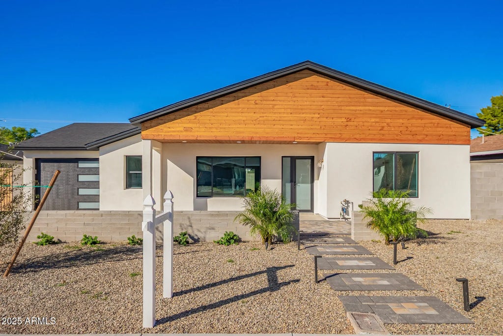 5712 N 11th Place, Phoenix