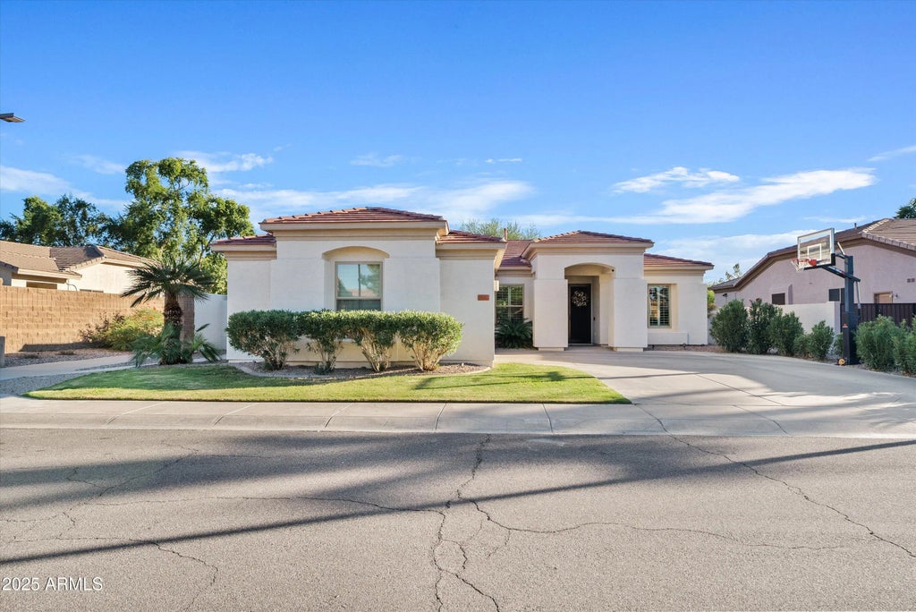 505 W Hemlock Way, Chandler