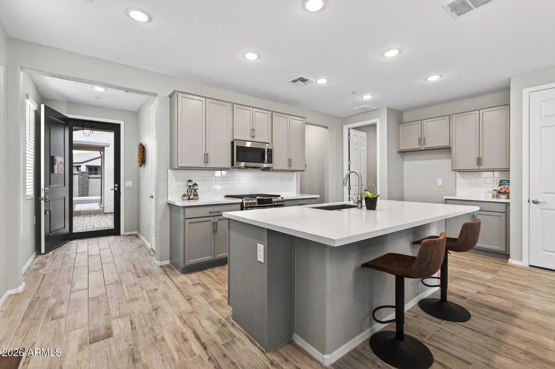 Photo of Listing #6937904