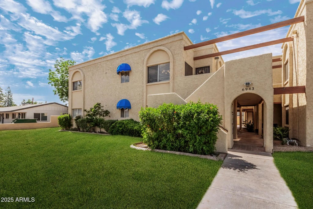 6943 E Earll Drive (unit 6), Scottsdale