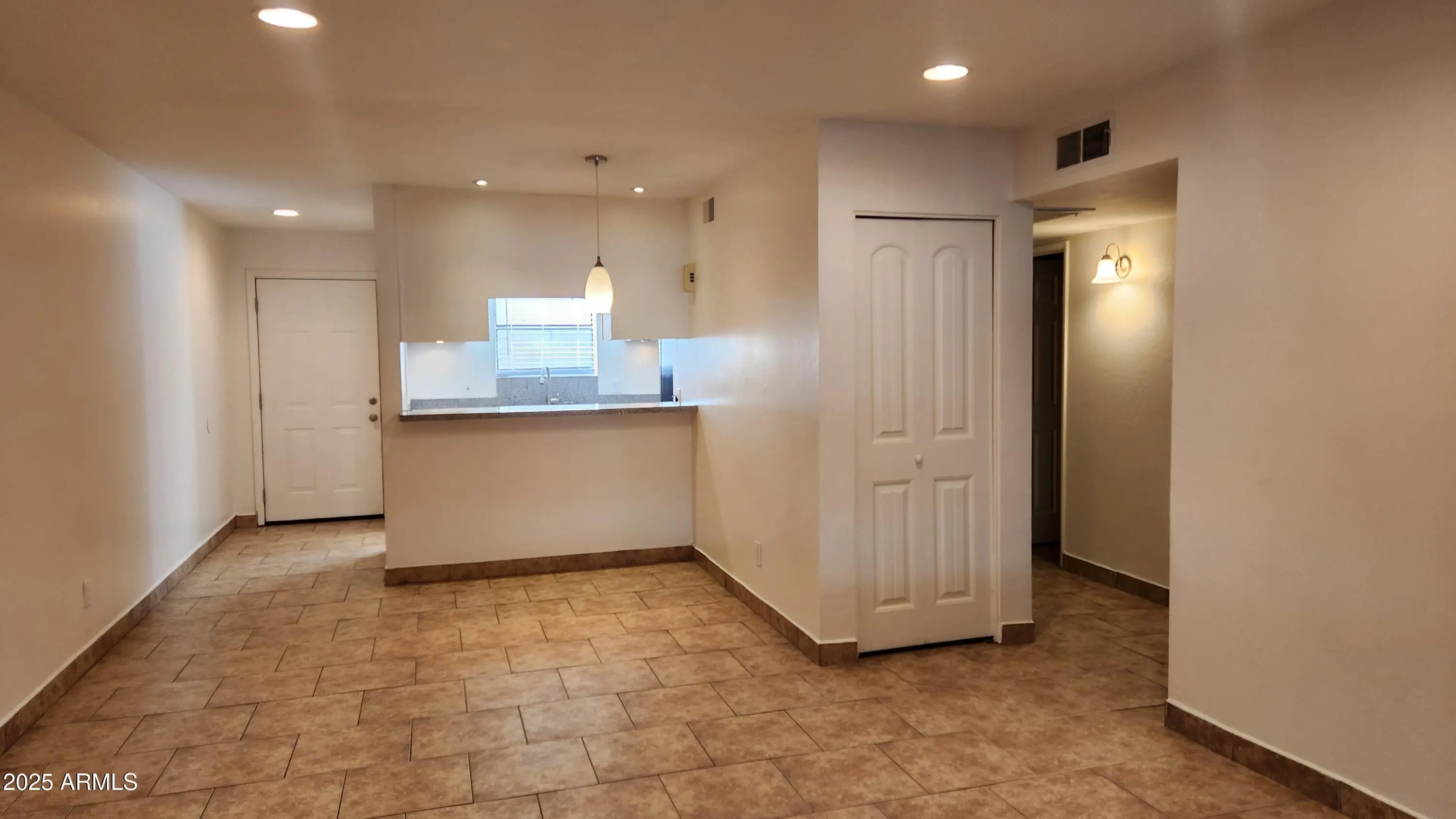 Photo of Listing #6938845