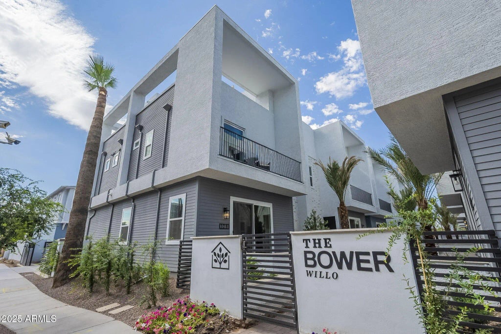 111 W Holcomb Lane, Phoenix